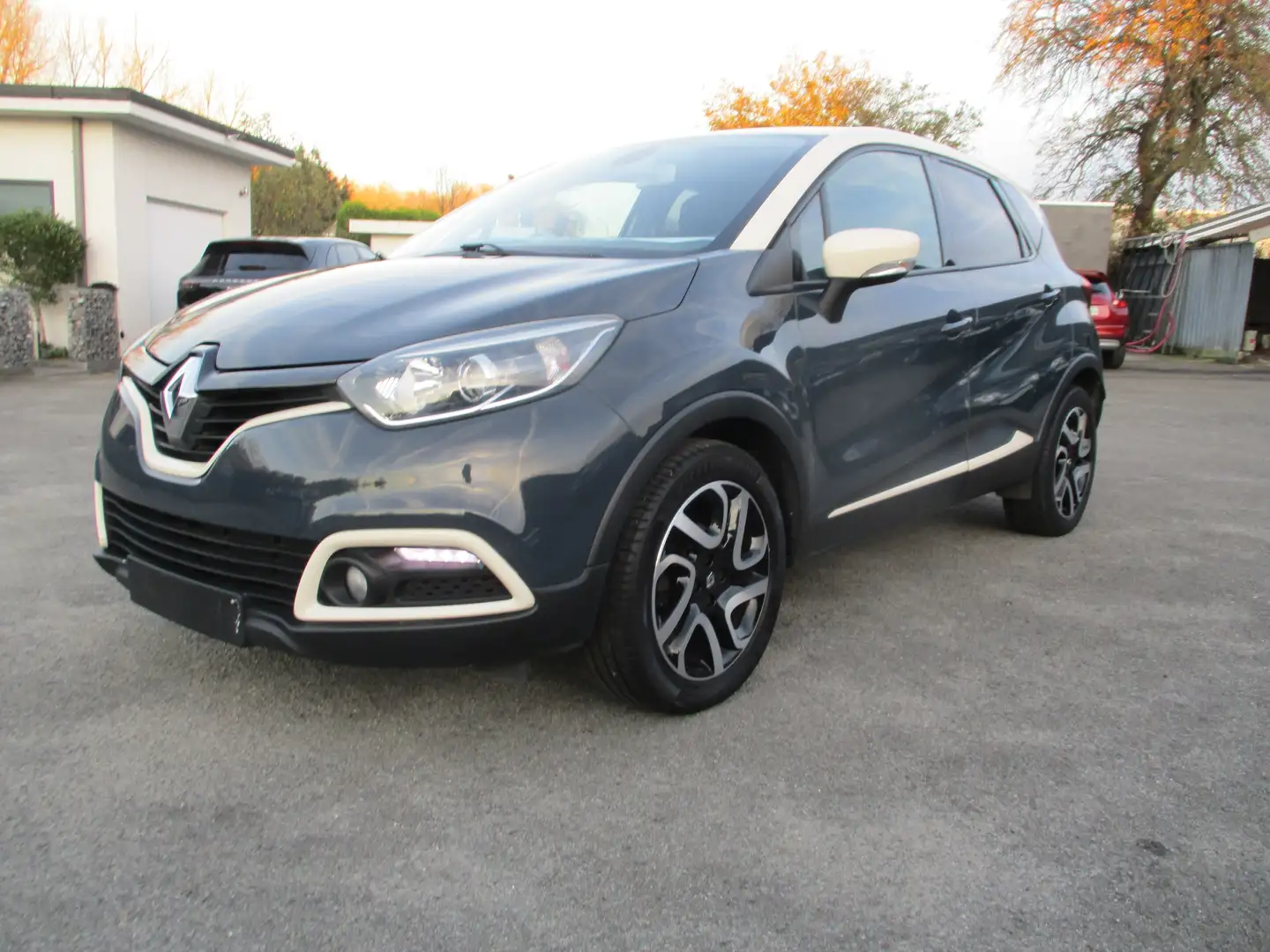 Renault Captur 0.9TCe Navi/Auto Airco/Garantie/107.000km Grijs - 1