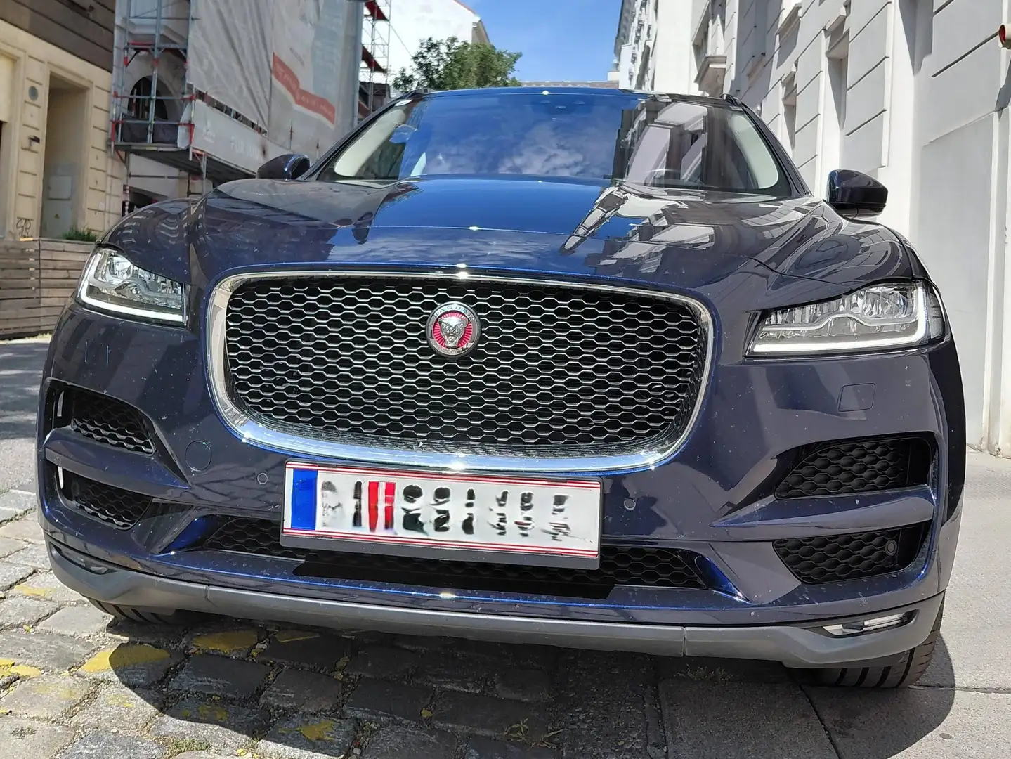 Jaguar F-Pace F-Pace 25t AWD Portfolio Aut. Portfolio Blau - 2
