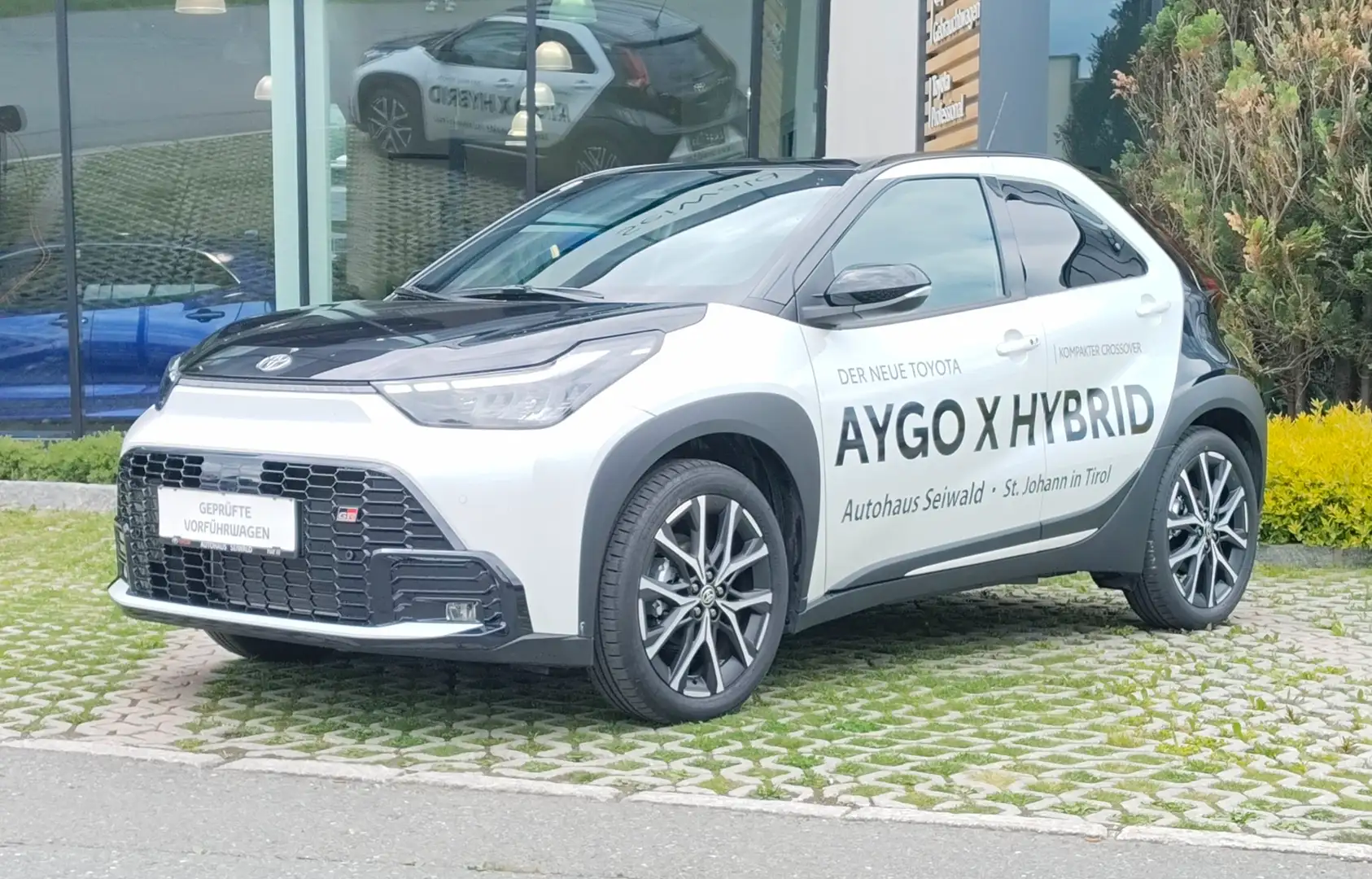 Toyota Aygo X 1,5 Hybrid GR Sport Weiß - 1
