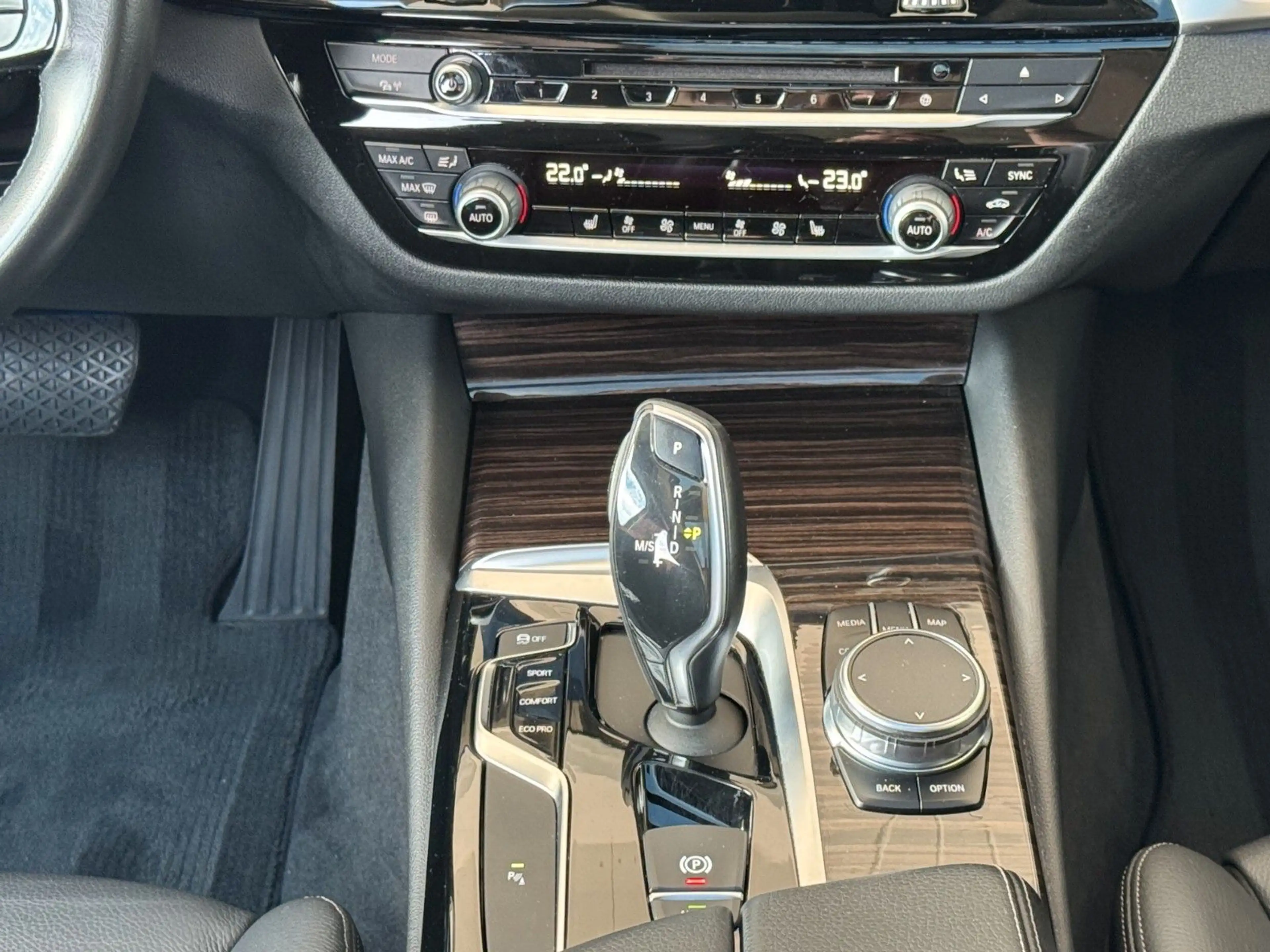 BMW 520 5 Touring 520 d xDrive Sport Line — photo 13