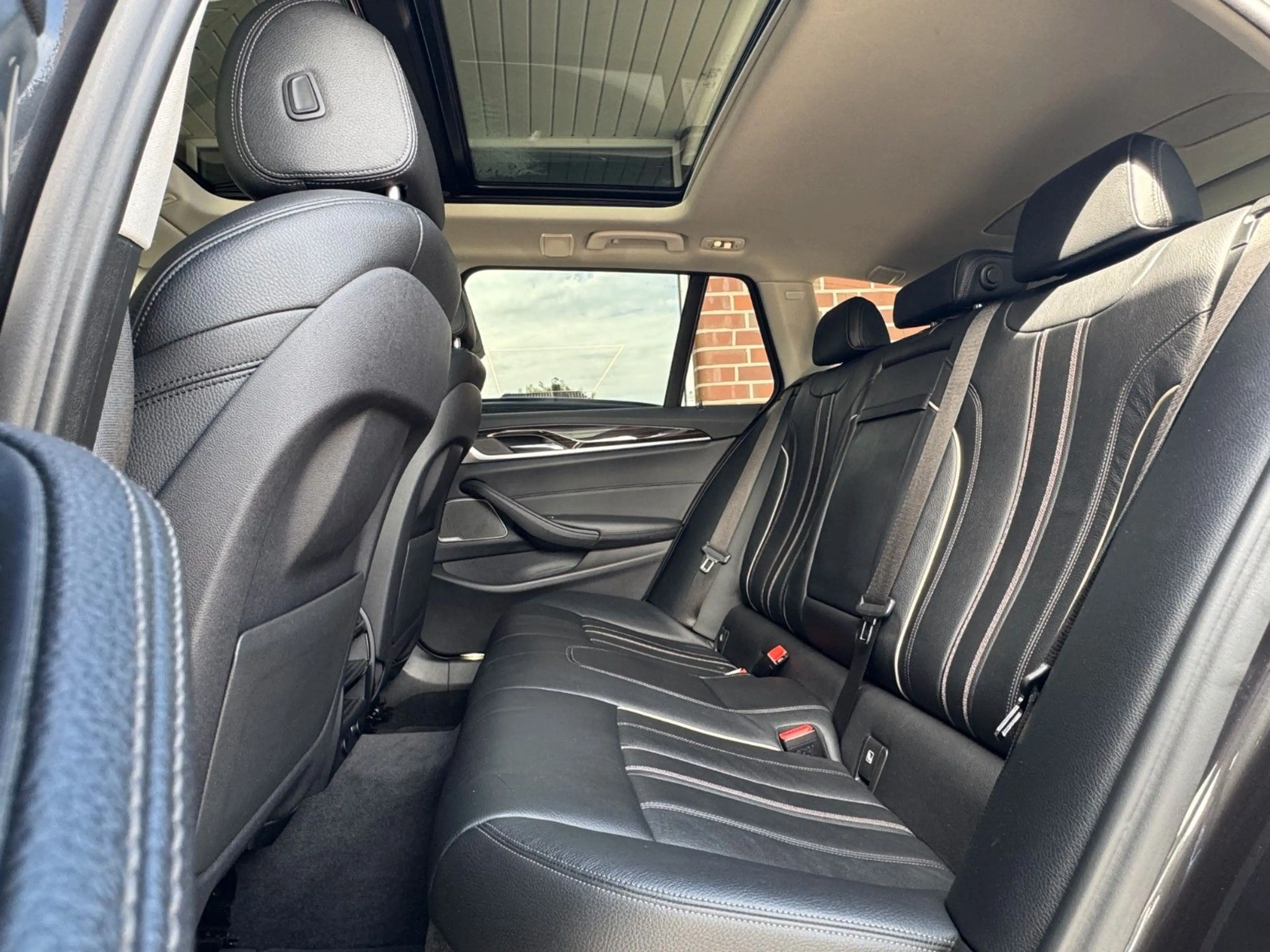 BMW 520 5 Touring 520 d xDrive Sport Line — photo 22
