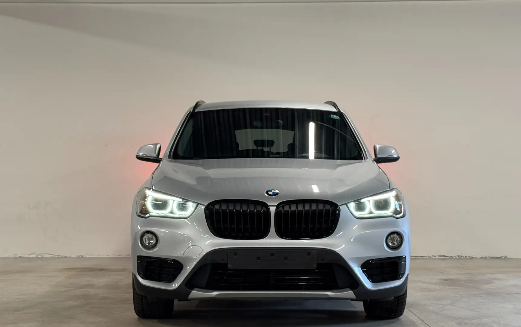 BMW X1 X1 xDrive20d Aut. Sport Line Zilver - 2