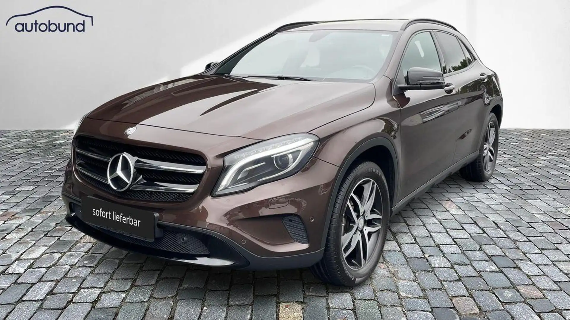Mercedes-Benz GLA 180 Urban Alu Klima PDC Xenon Braun - 1