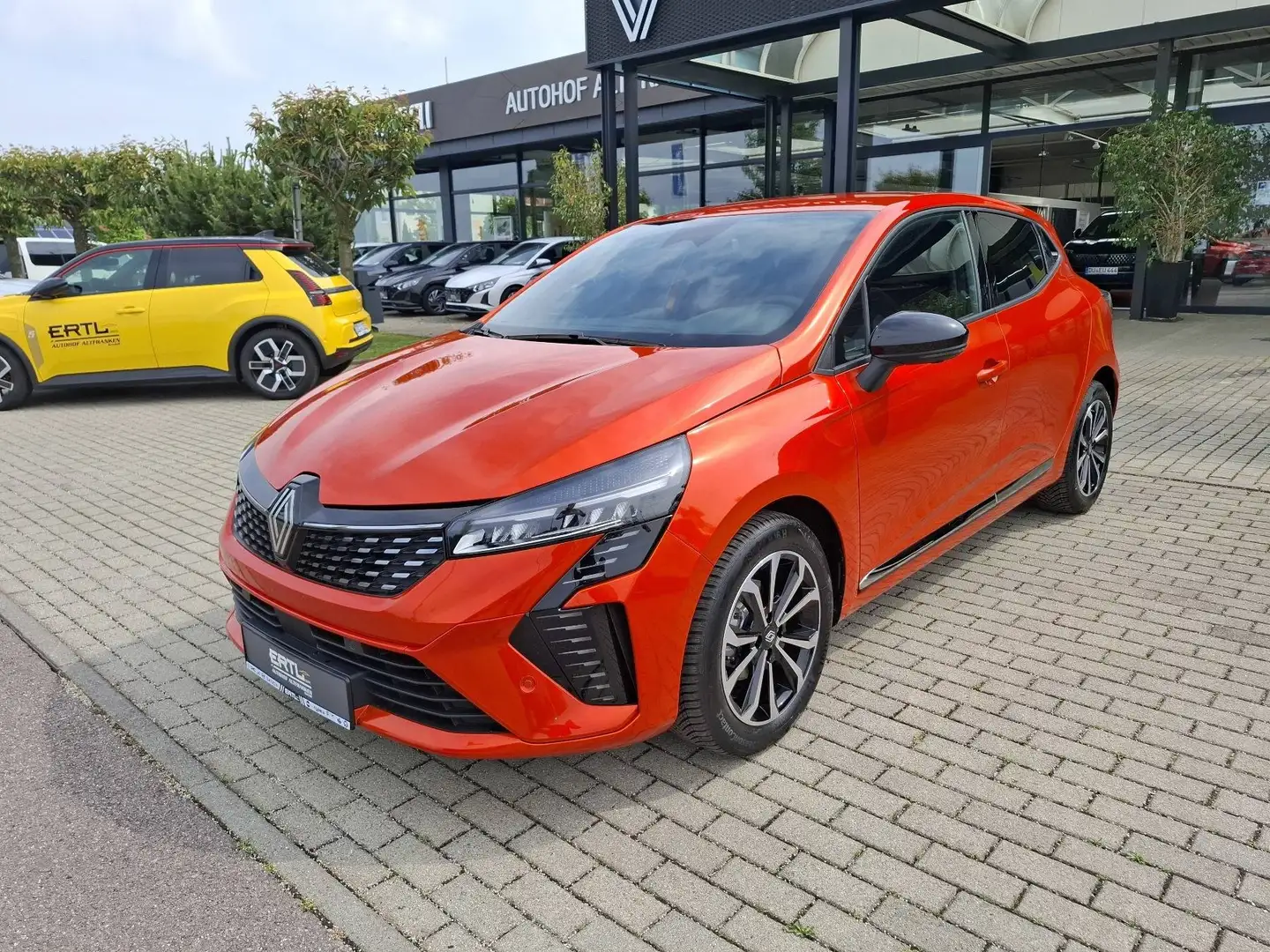 Renault Clio Techno TCe 90 Orange - 1