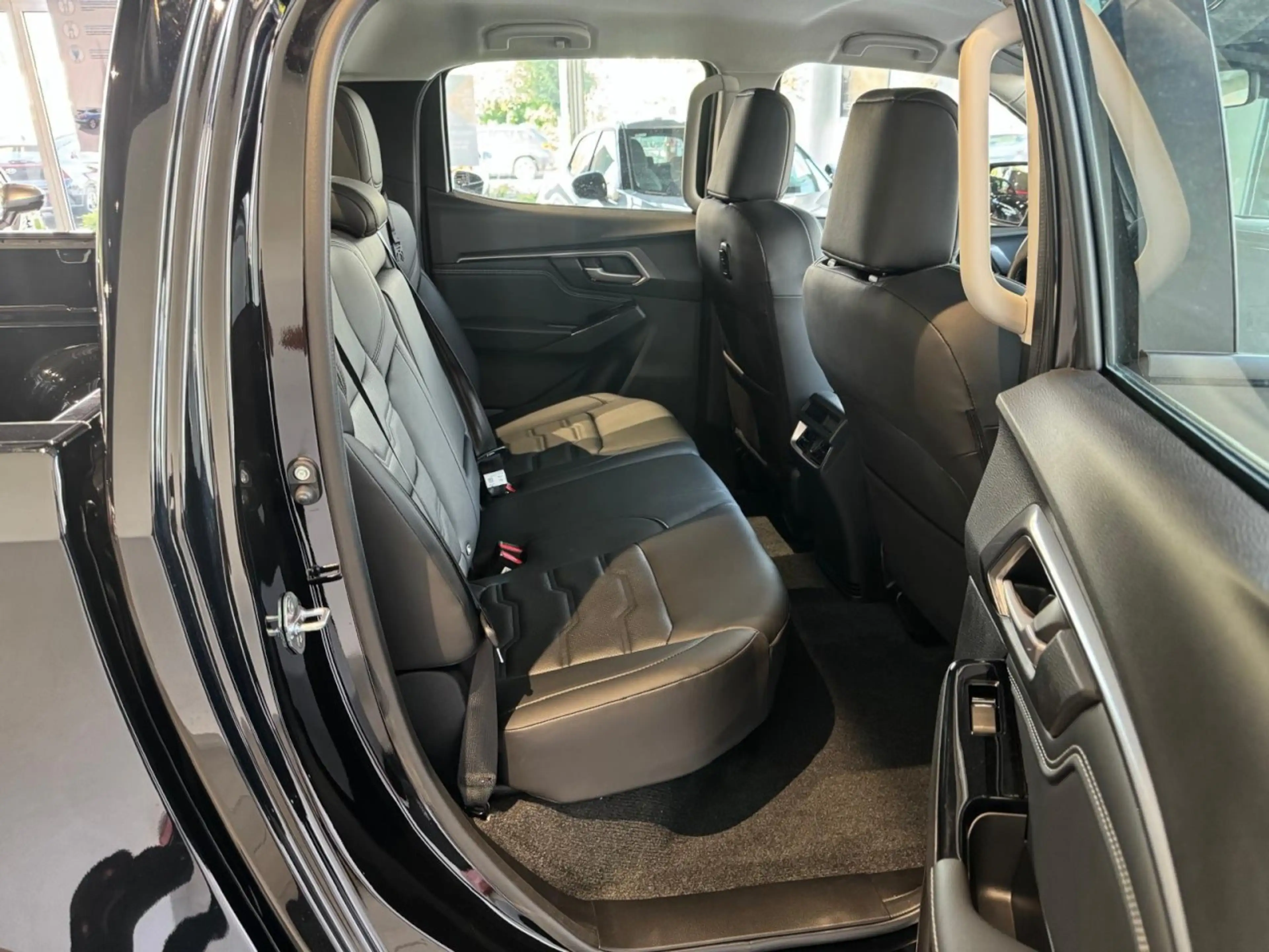 Isuzu D-Max Double Cab 4WD Autom. LSE (BTF) Klima — photo 5