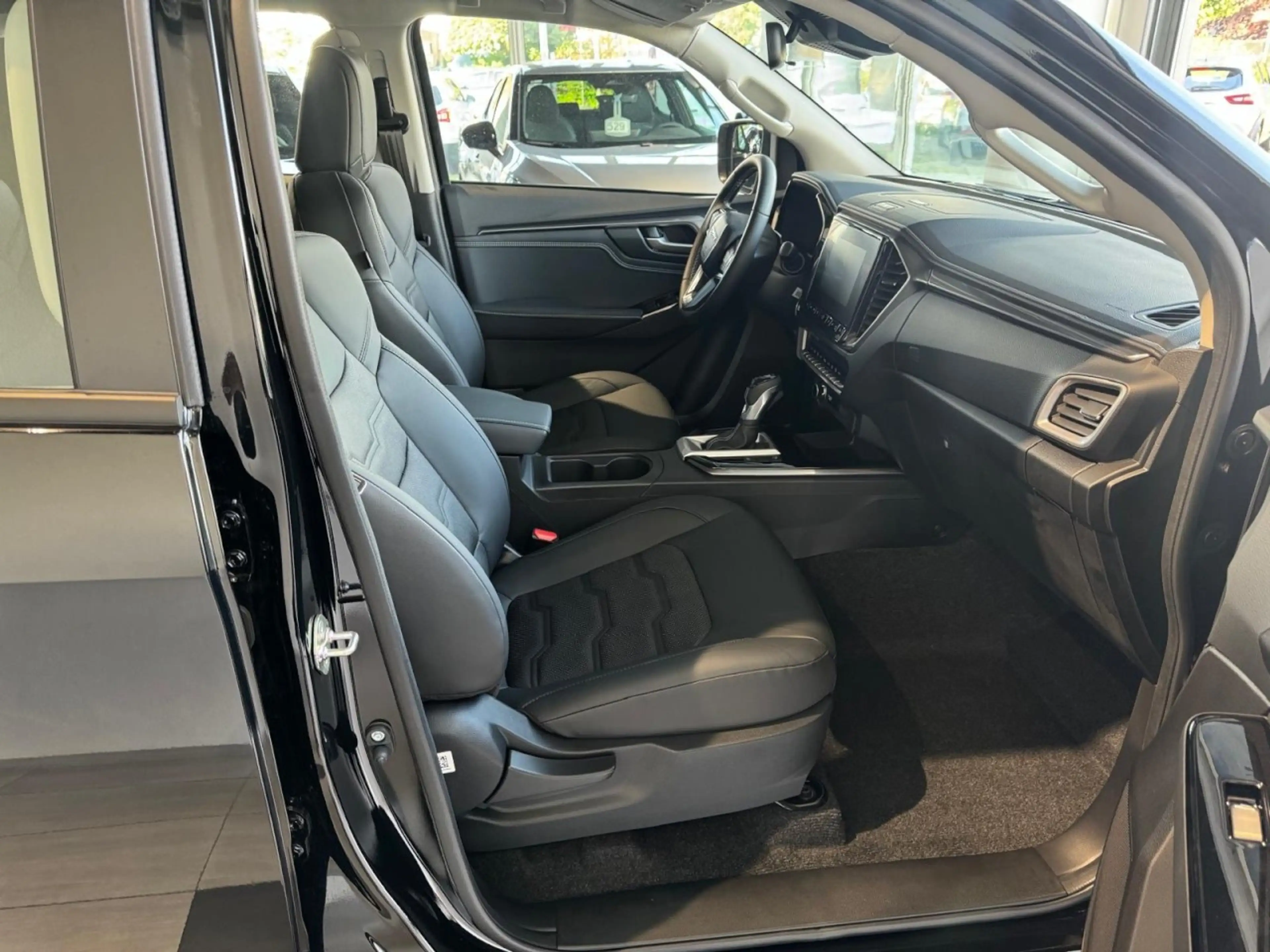 Isuzu D-Max Double Cab 4WD Autom. LSE (BTF) Klima — photo 2