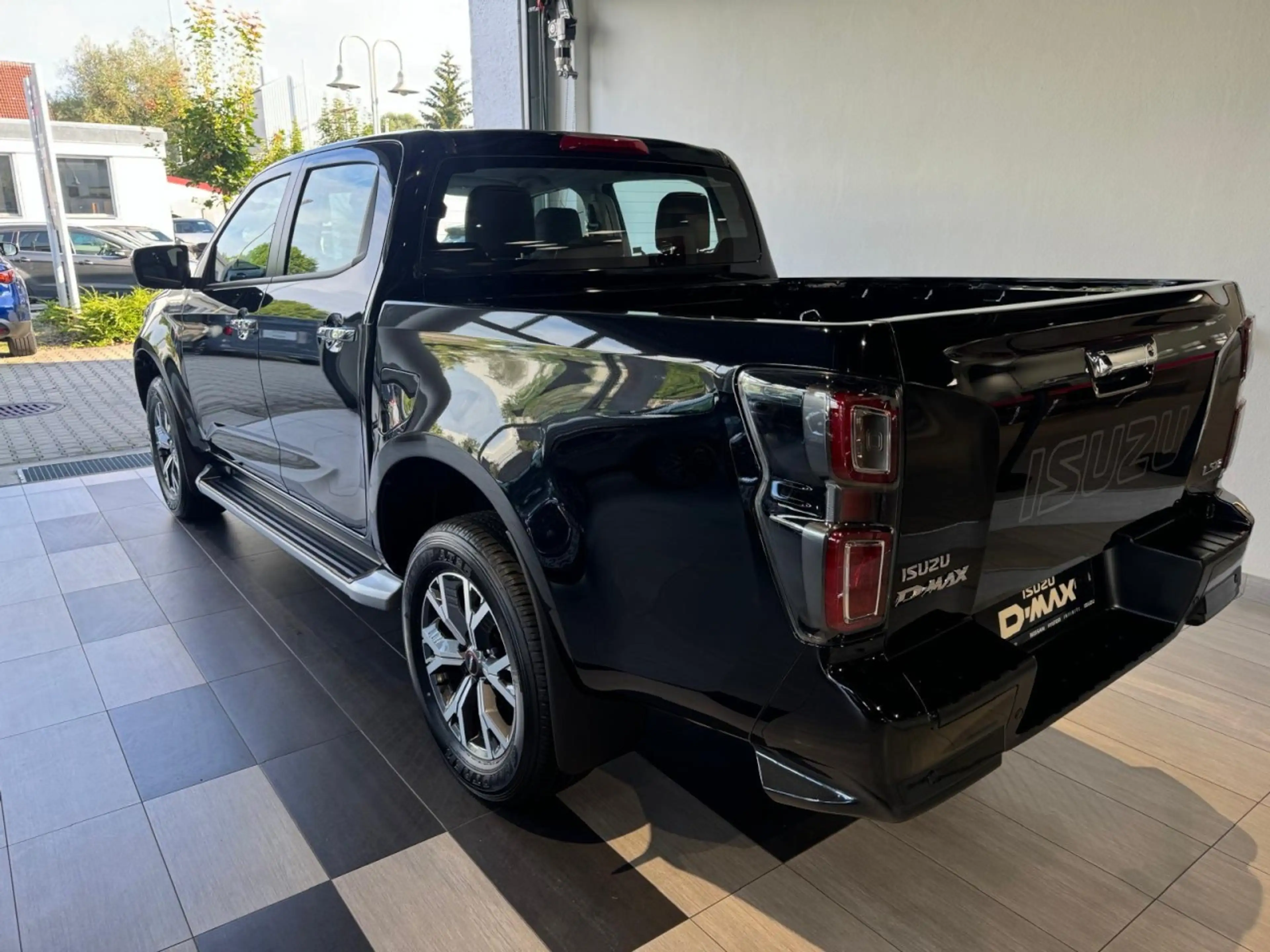 Isuzu D-Max Double Cab 4WD Autom. LSE (BTF) Klima — photo 3