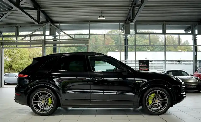 Porsche Cayenne view 6