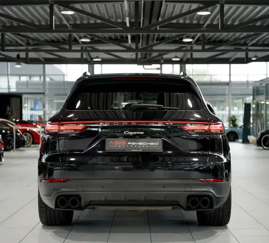Porsche Cayenne view 9