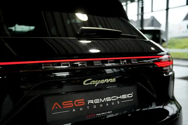 Porsche Cayenne view 12