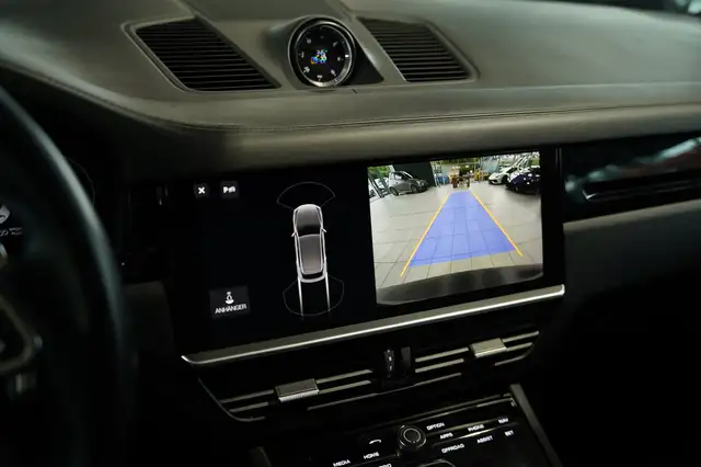 Porsche Cayenne view 15