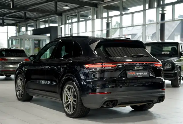 Porsche Cayenne view 10