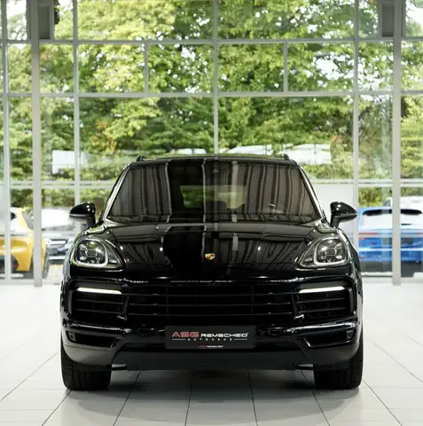 Porsche Cayenne view 3
