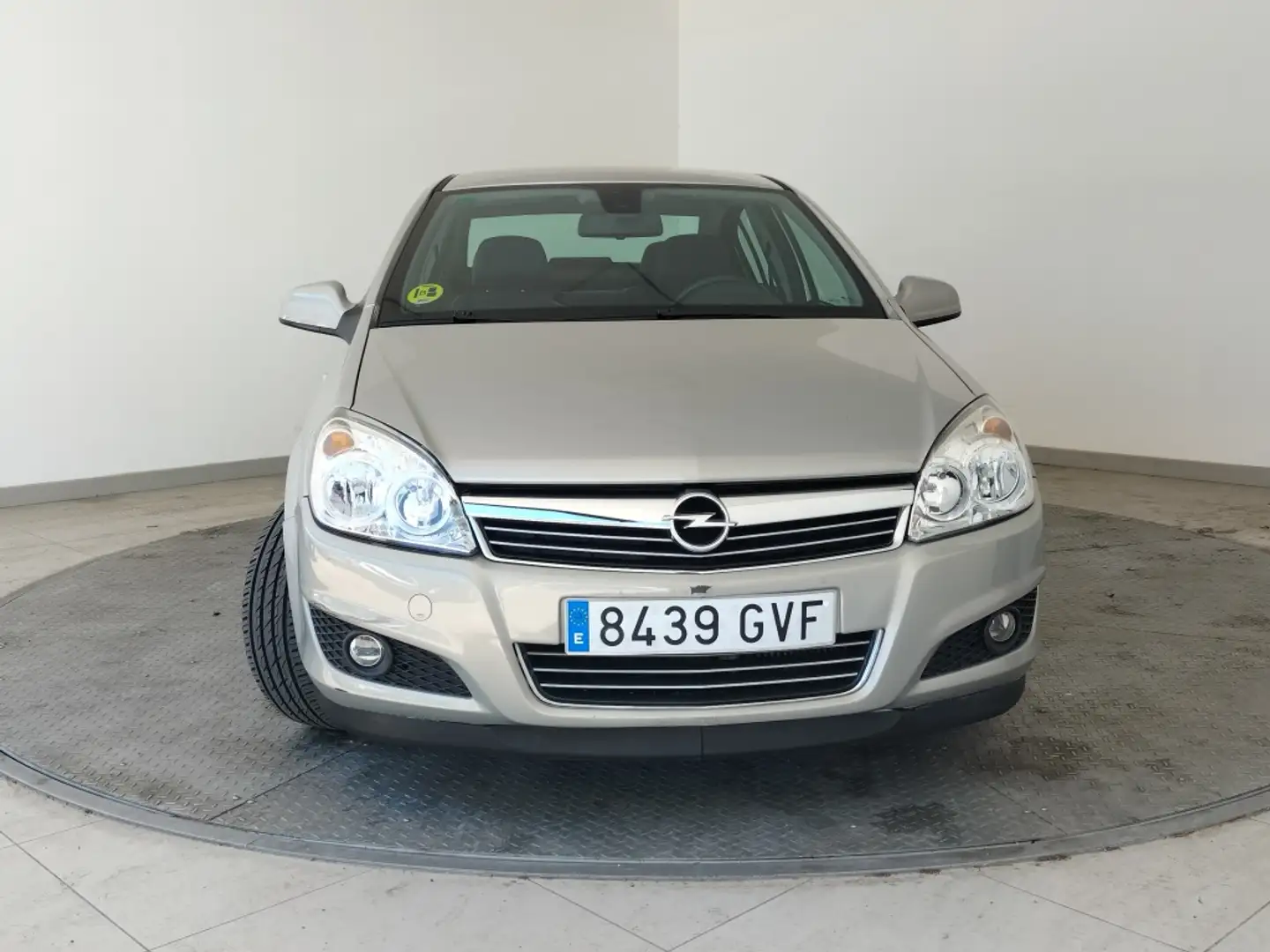 Opel Astra Sedán 1.7CDTi Edition 110 Ezüst - 2