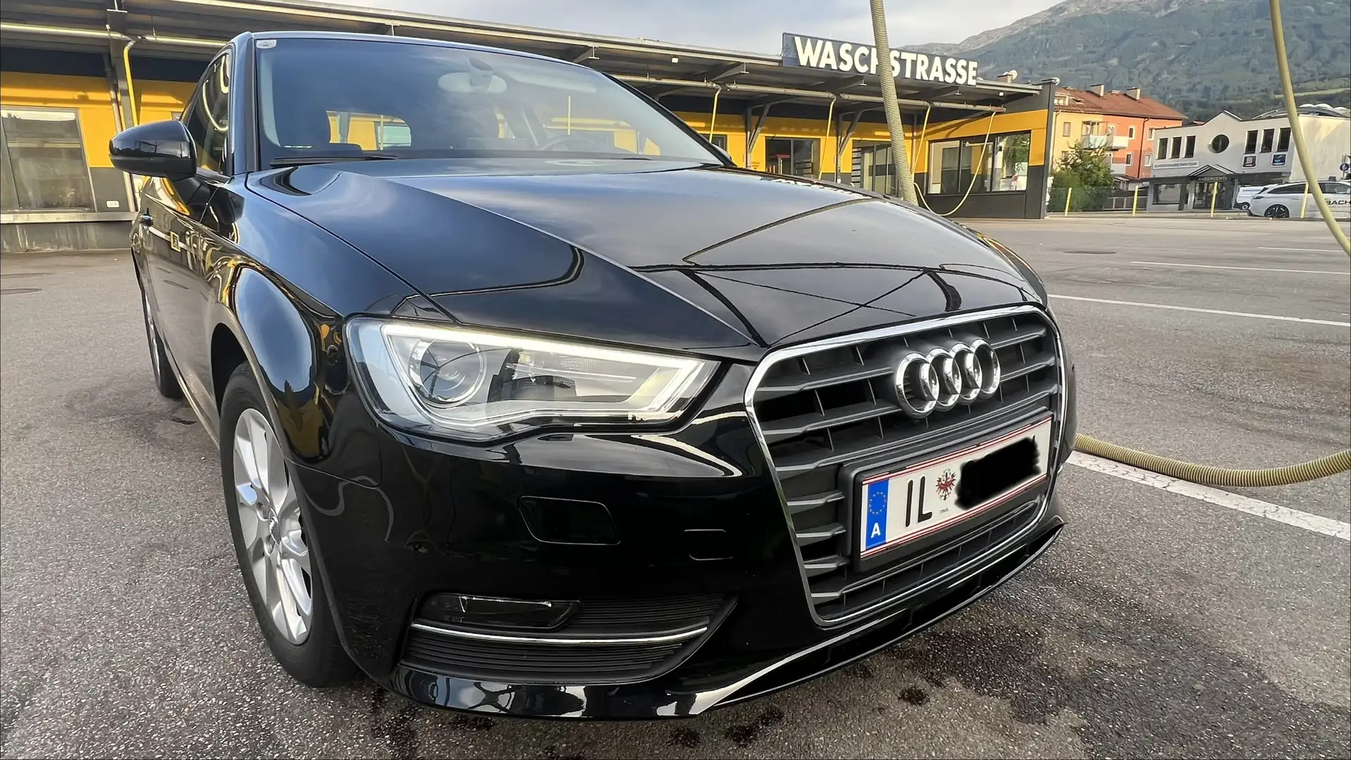 Audi A3 Attraction 1,6 TDI Intense Schwarz - 2
