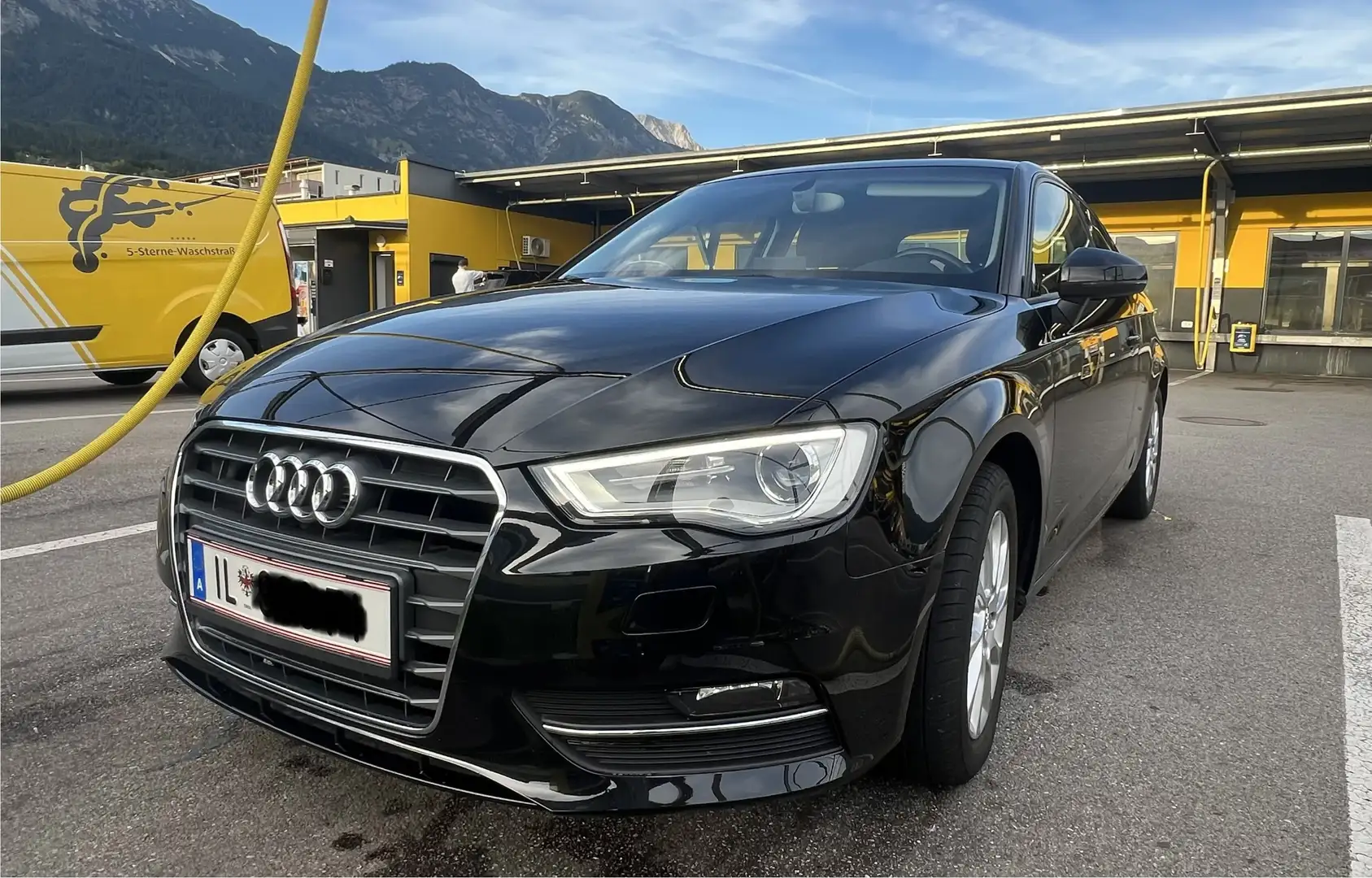 Audi A3 Attraction 1,6 TDI Intense Schwarz - 1