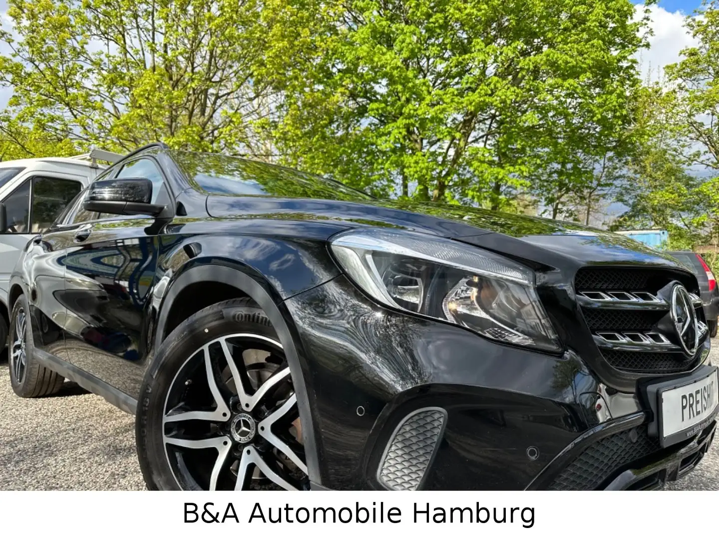 Mercedes-Benz GLA 180 CDI 2 Hand+Scheckheft+Night-Paket+Pano Fekete - 1