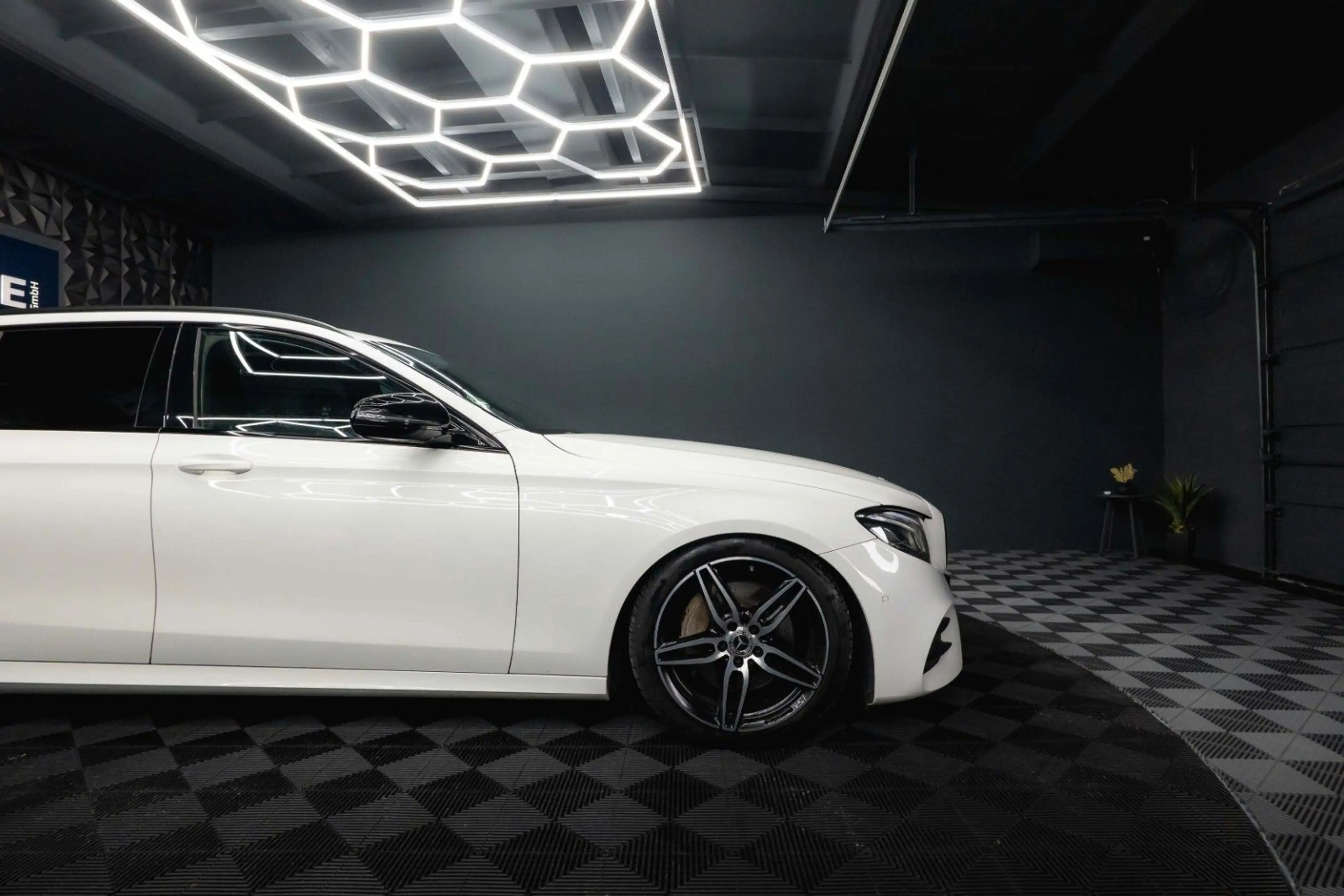 Mercedes-Benz E 220 d AMG Night-Paket | ACC | LED | Widescreen — photo 9