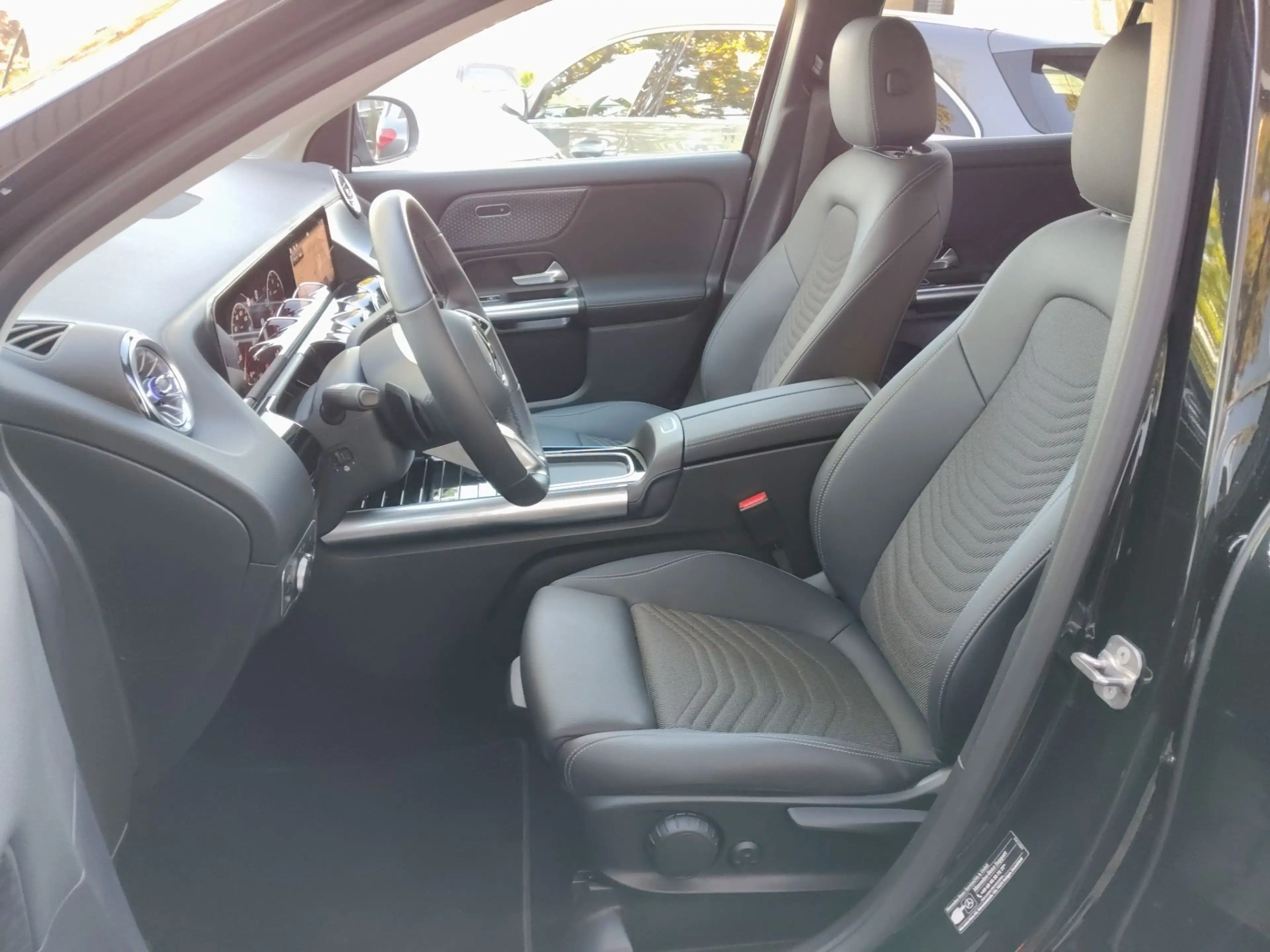 Mercedes-Benz GLA 200 d AUT Kam. KeyLess KlimaA LED LM Navi — photo 15