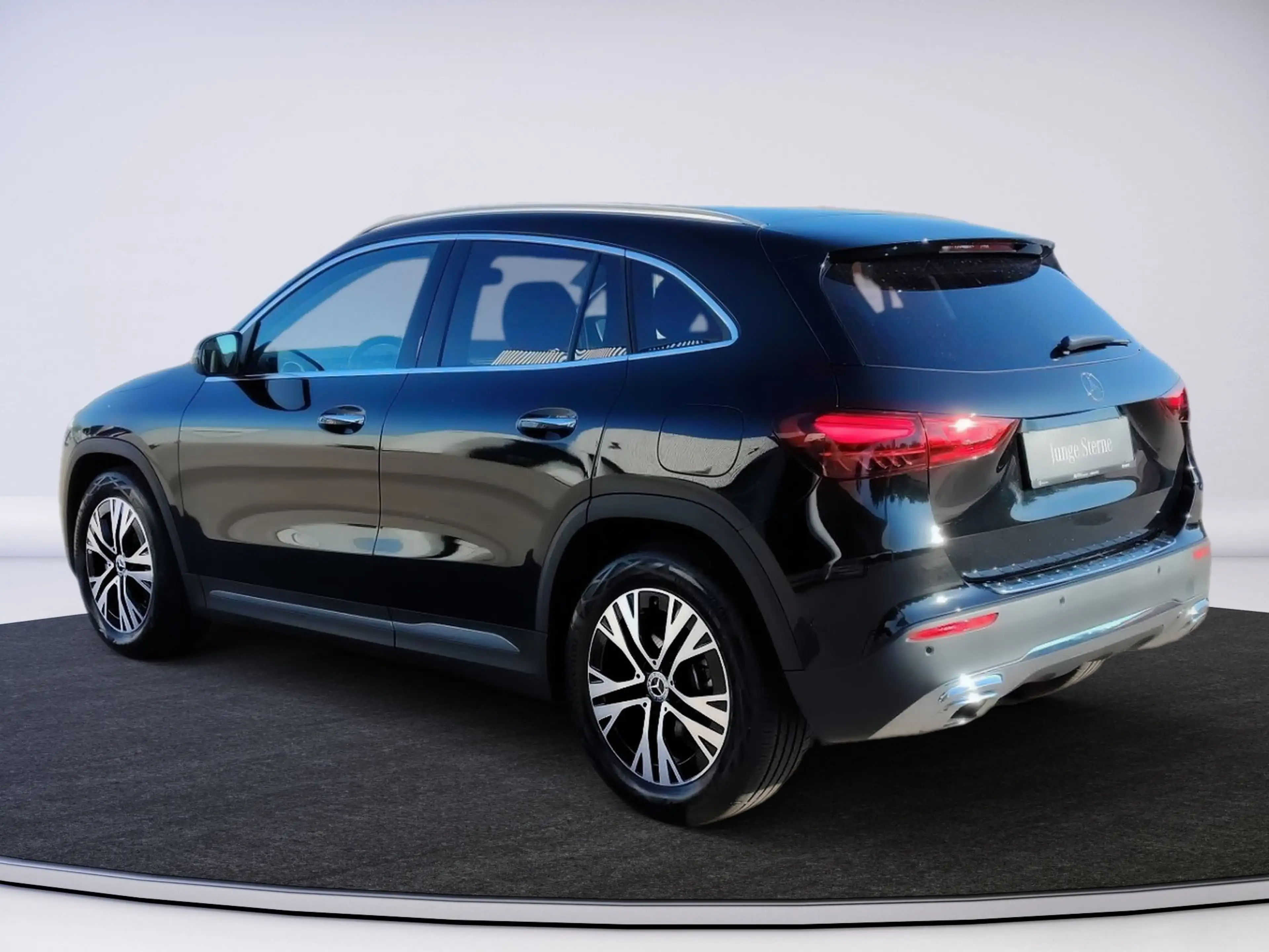 Mercedes-Benz GLA 200 d AUT Kam. KeyLess KlimaA LED LM Navi — photo 4