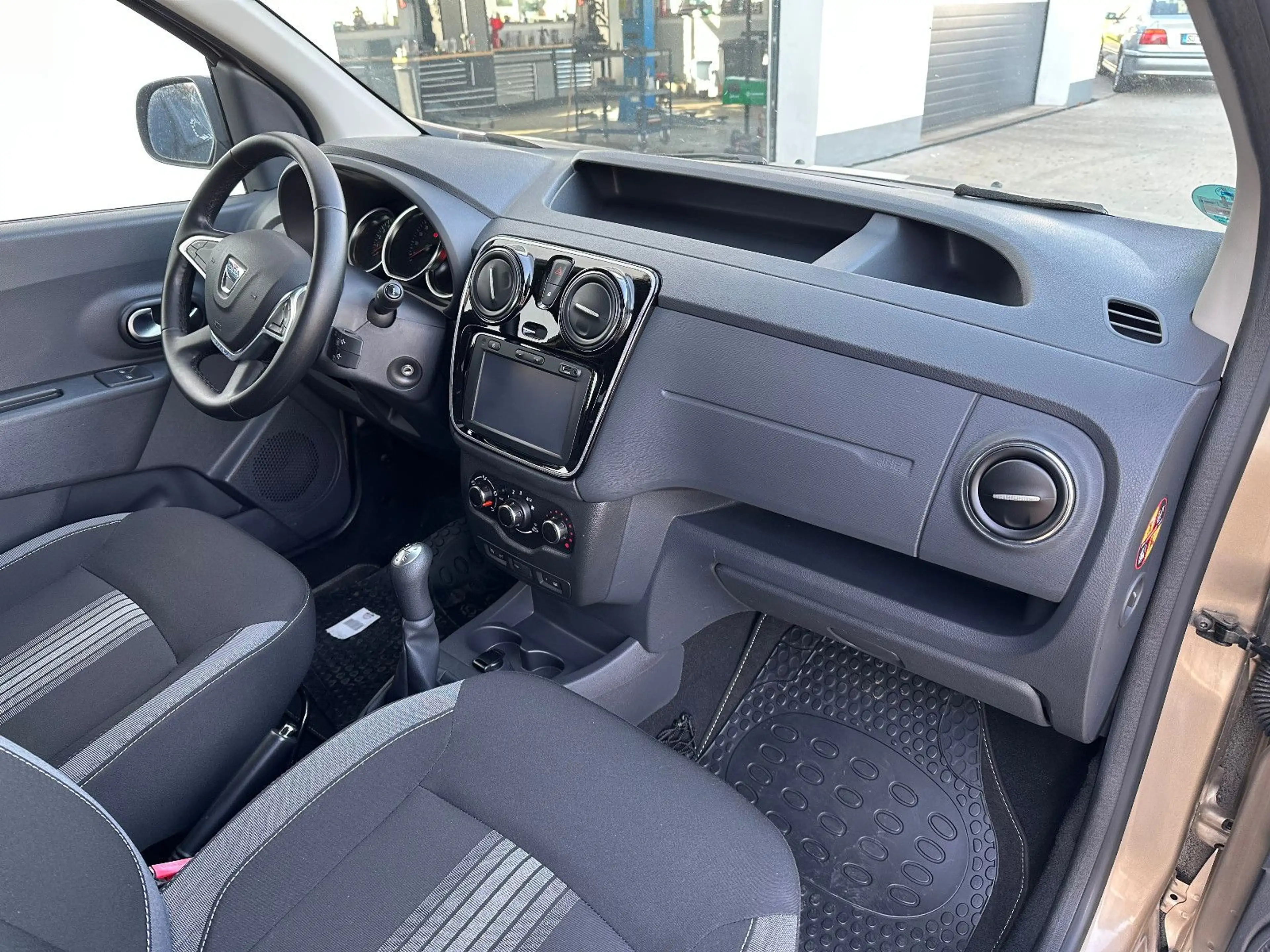 Dacia Dokker Stepway Celebration/Rollstuhlrampe — photo 7