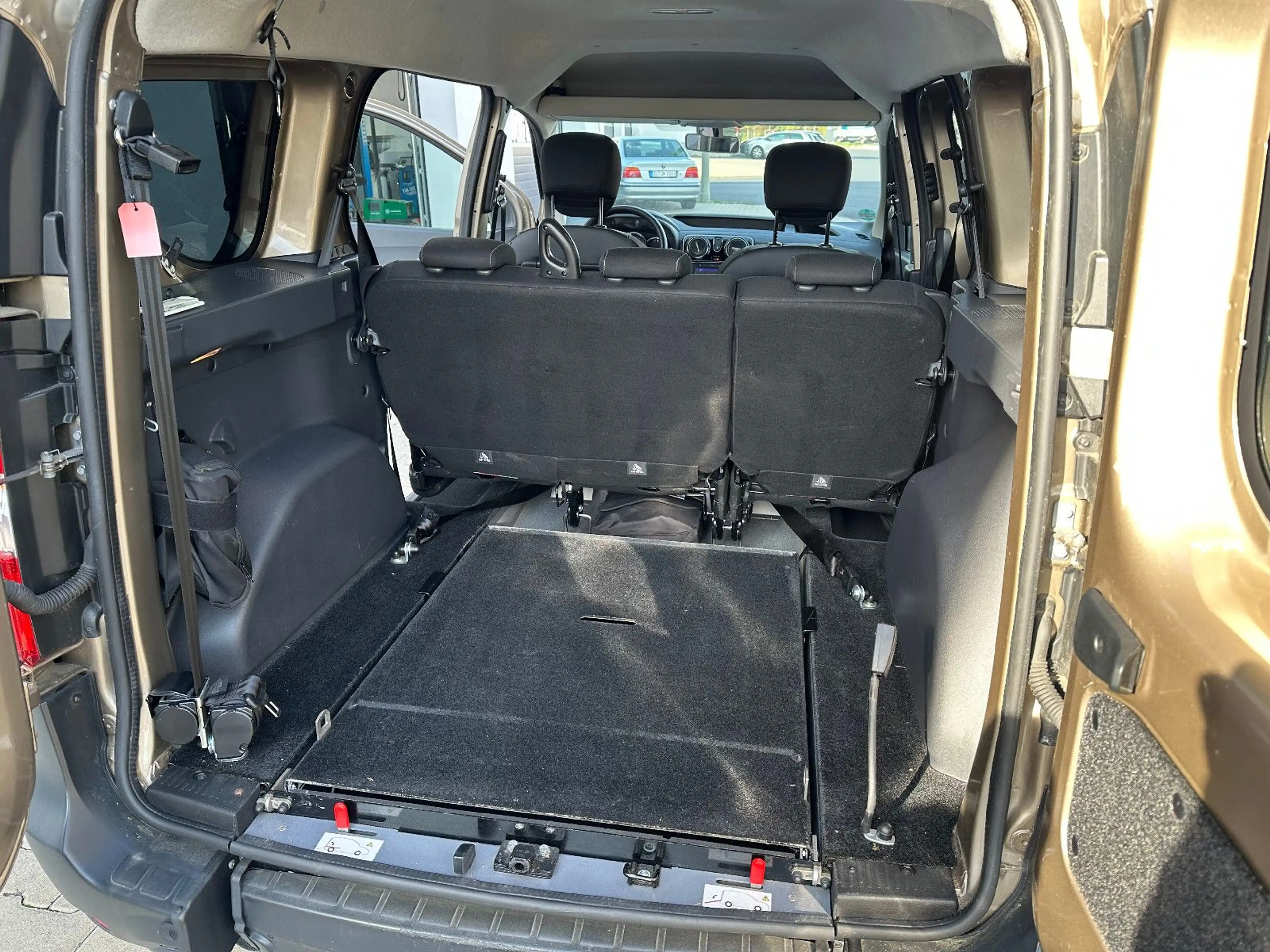 Dacia Dokker Stepway Celebration/Rollstuhlrampe — photo 13