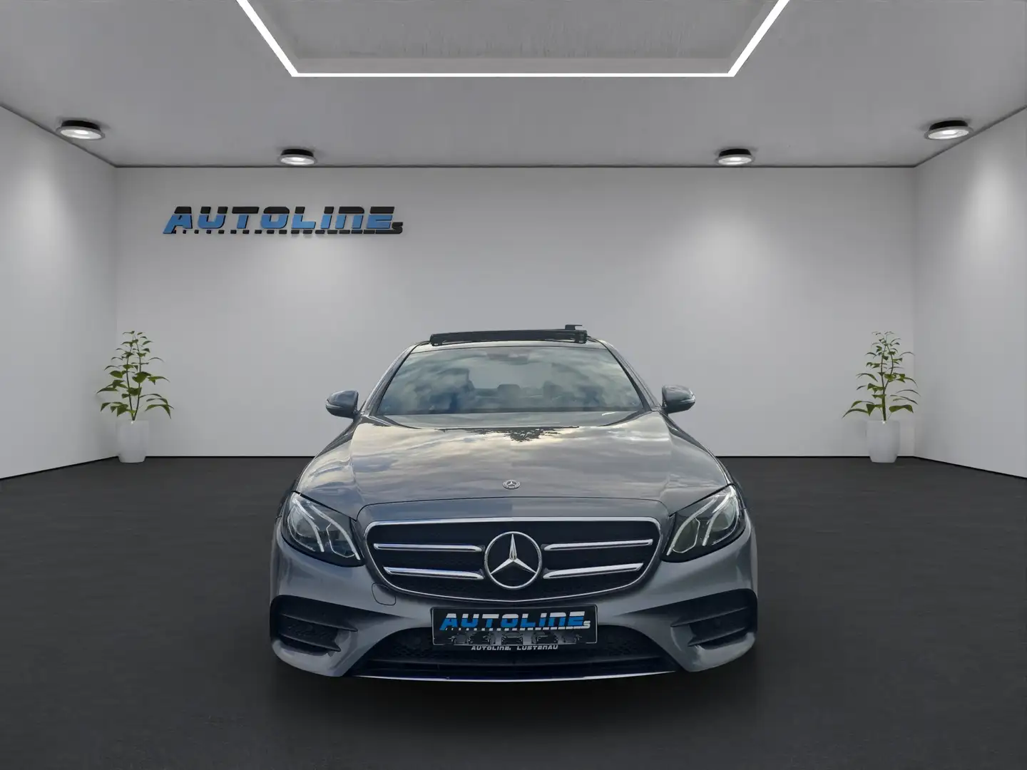 Mercedes-Benz E 220 d AMG-LINE *PANO* *KAMERA* *SITZH* *NAVI* *KEY* Gris - 2