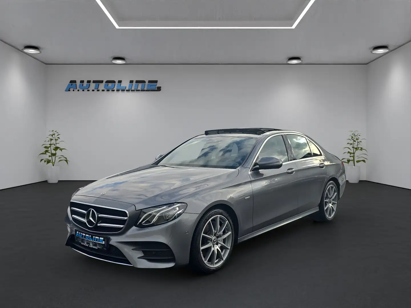 Mercedes-Benz E 220 d AMG-LINE *PANO* *KAMERA* *SITZH* *NAVI* *KEY* Gris - 1
