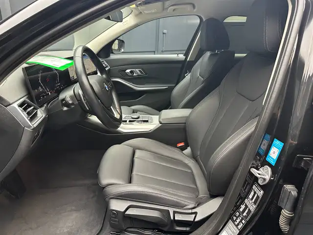 BMW 3 Series view 14