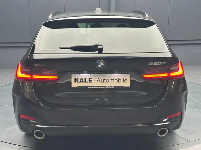 BMW 3 Series view 4