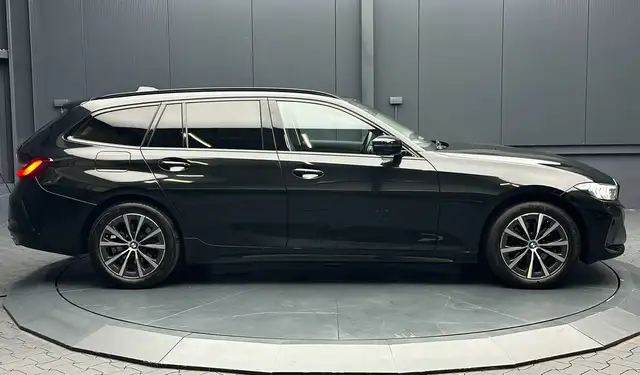 BMW 3 Series view 5