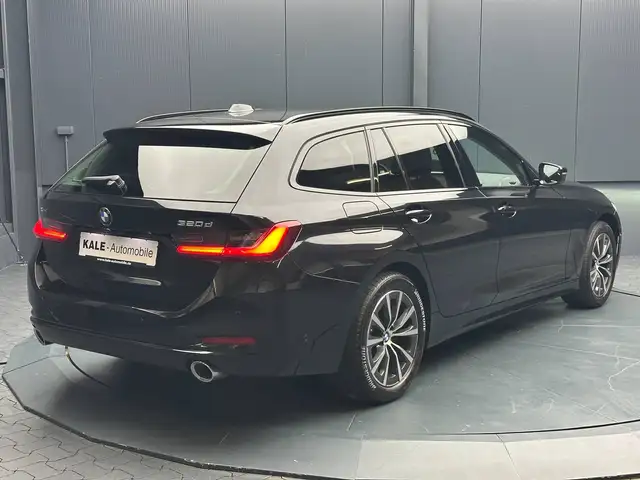 BMW 3 Series view 6