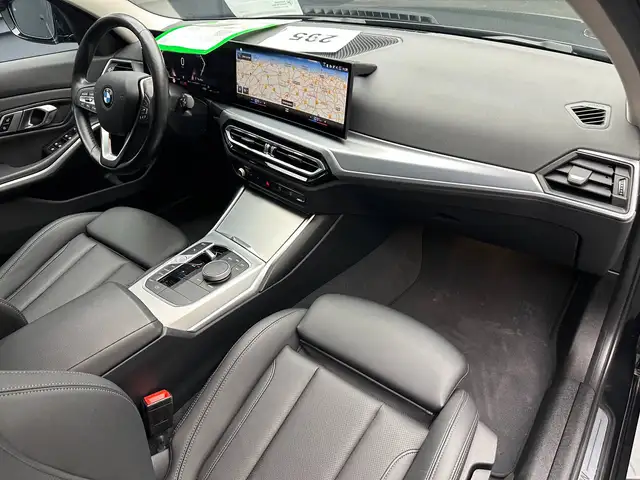 BMW 3 Series view 11