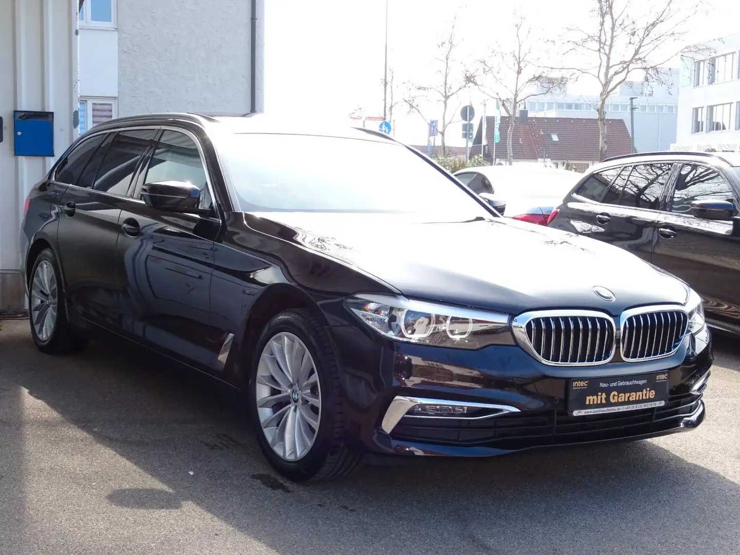 BMW 520 d xDrive Luxury Line INDIVIDUAL Pano Massage Brun - 1
