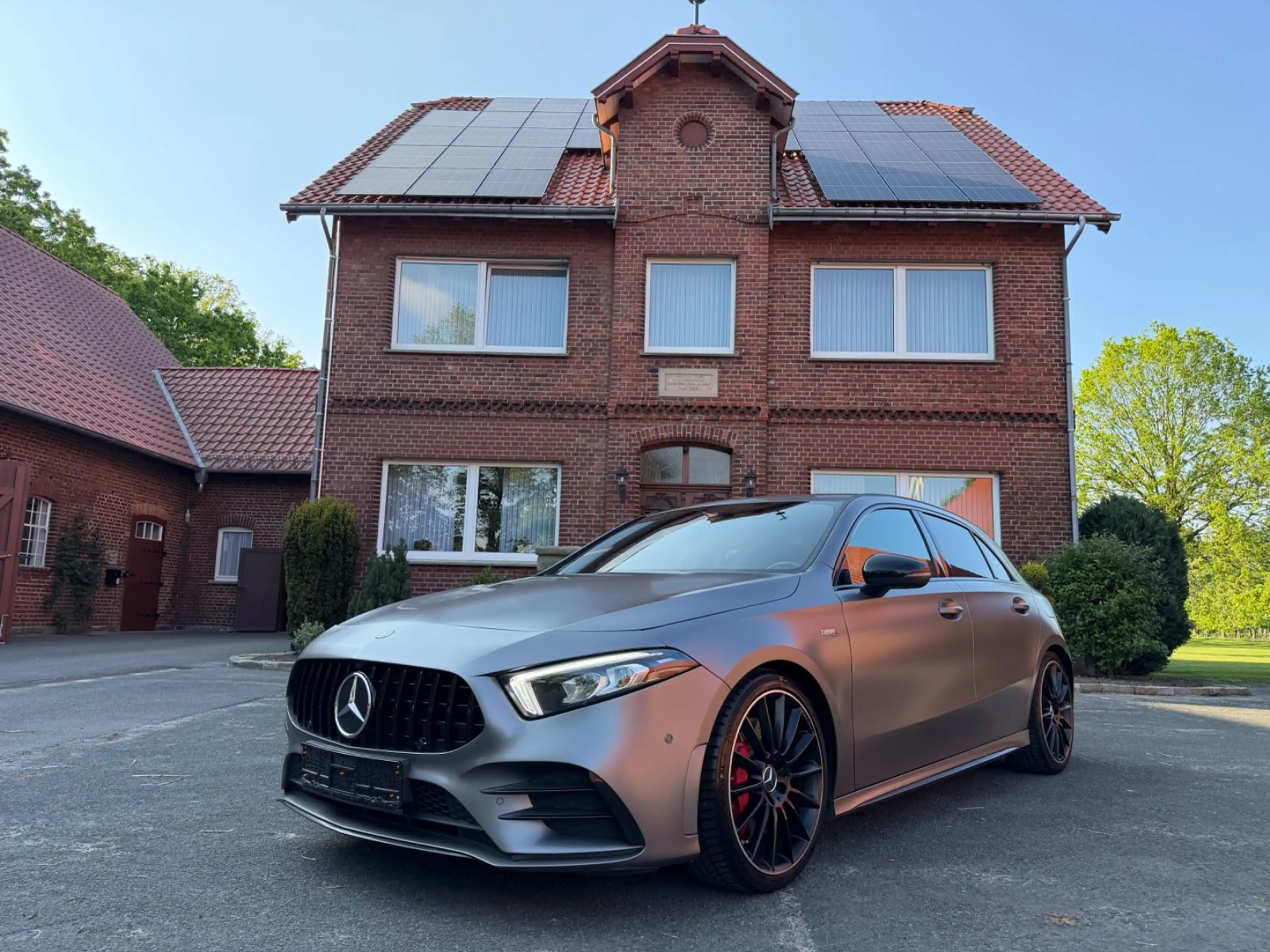 Mercedes-Benz A 35 AMG 4Matic *Deutsch* *Designo Magno* — photo 4