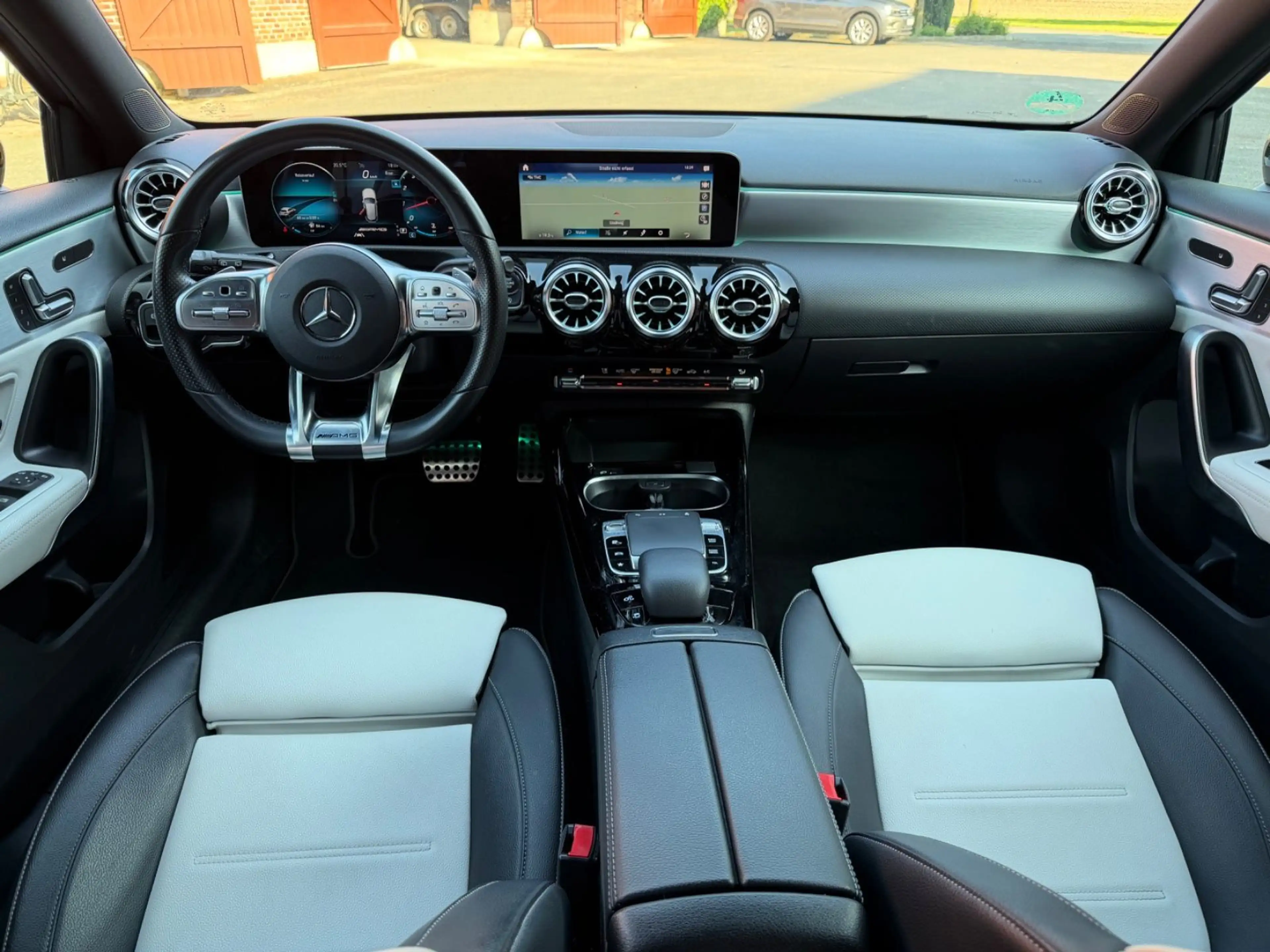 Mercedes-Benz A 35 AMG 4Matic *Deutsch* *Designo Magno* — photo 5