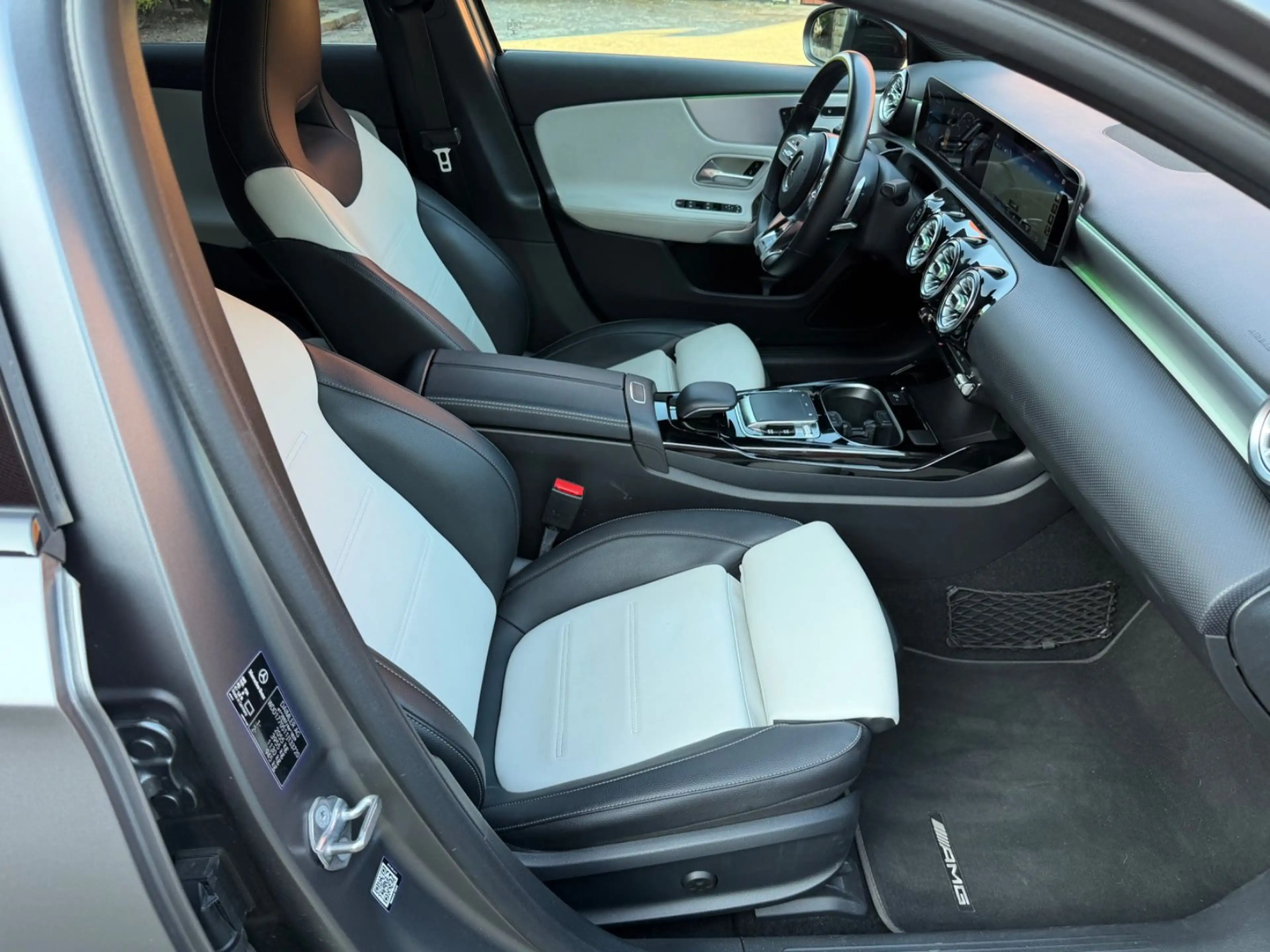 Mercedes-Benz A 35 AMG 4Matic *Deutsch* *Designo Magno* — photo 10