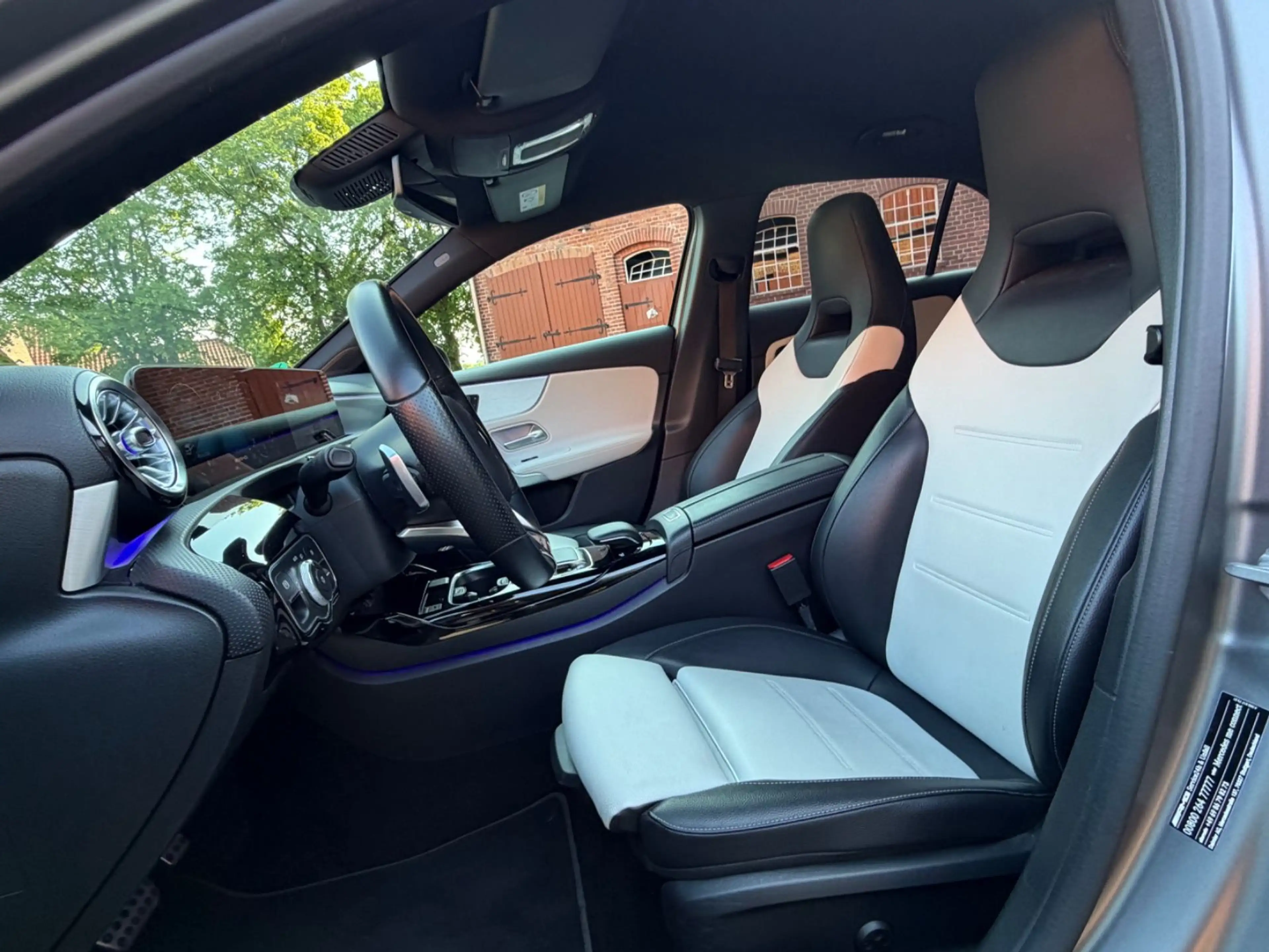 Mercedes-Benz A 35 AMG 4Matic *Deutsch* *Designo Magno* — photo 8
