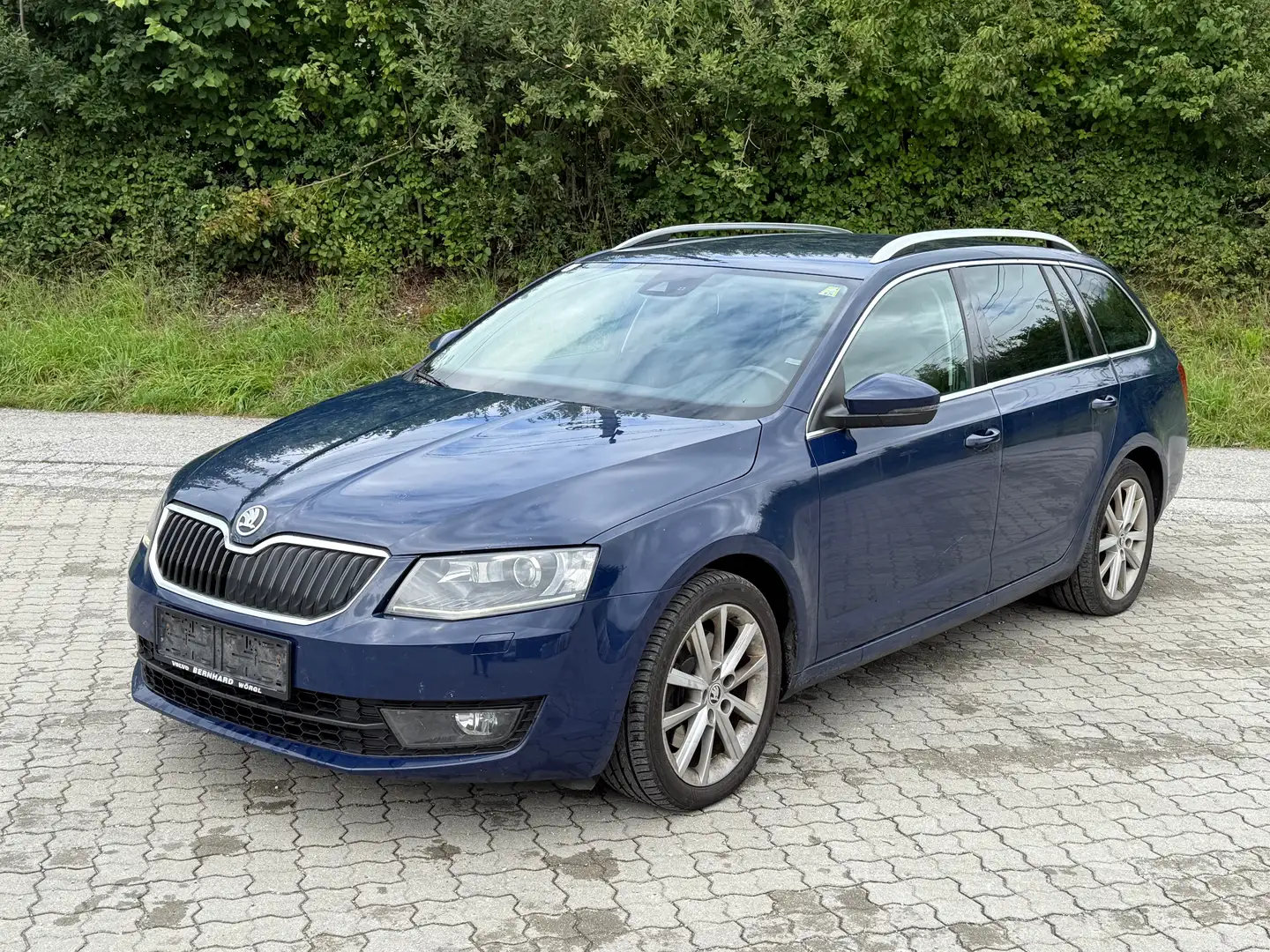 Skoda Octavia Elegance 4x4 Aut. Blau - 2