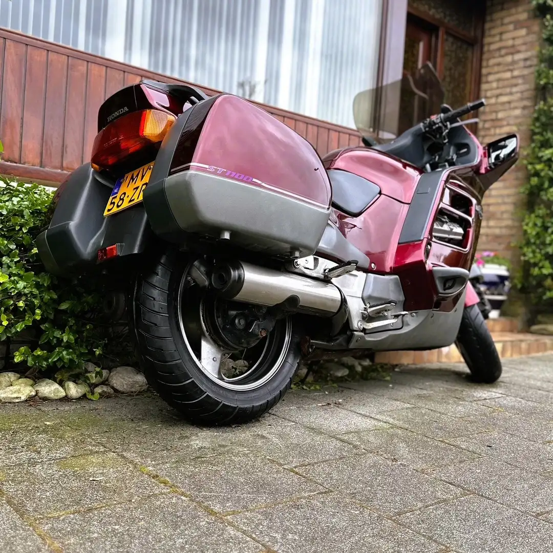Honda Pan European ST 1100 Red - 2