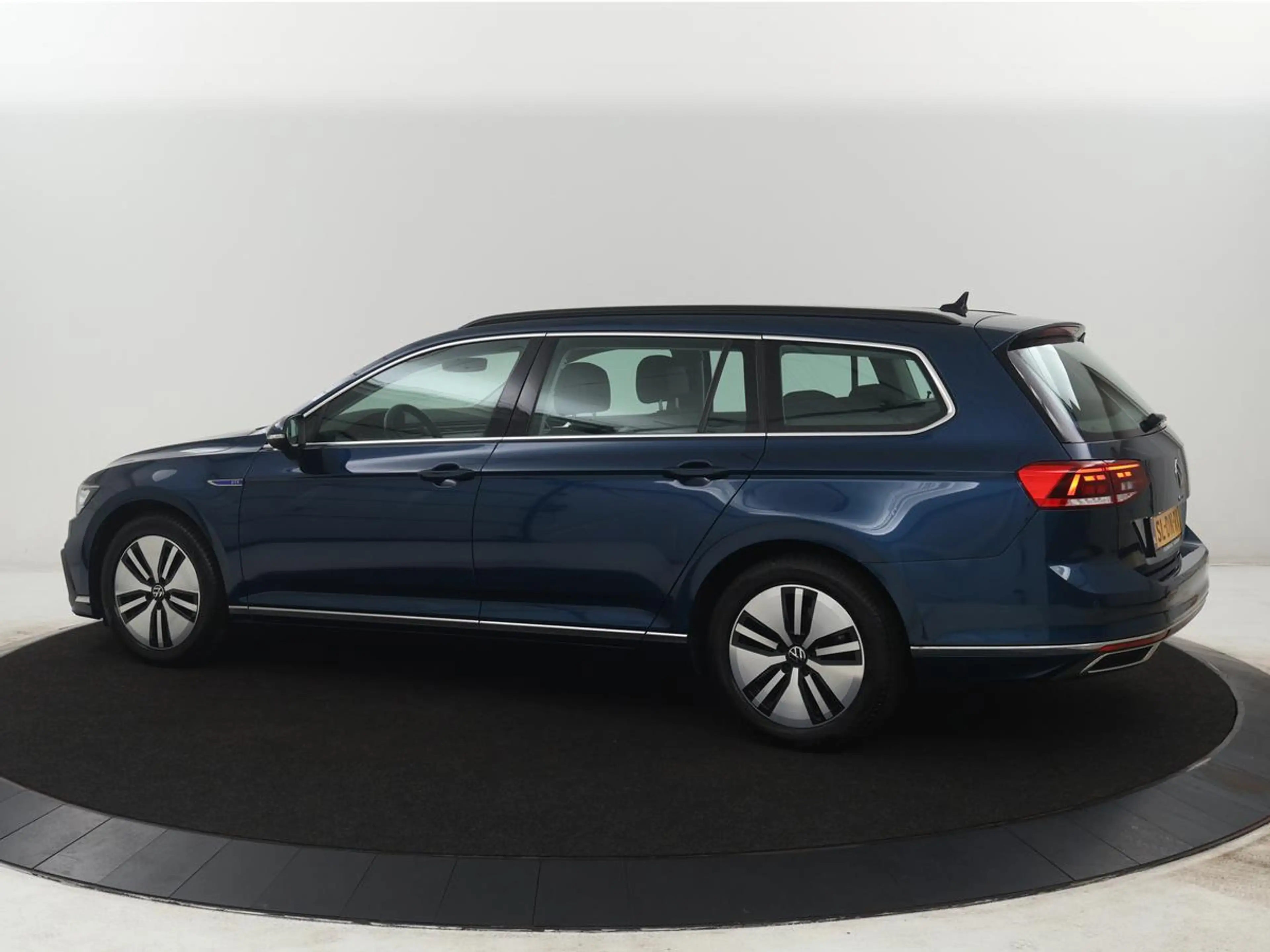 Volkswagen Passat Variant 1.4 TSI PHEV GTE Business | SOH 92,8% | Massage | — photo 2