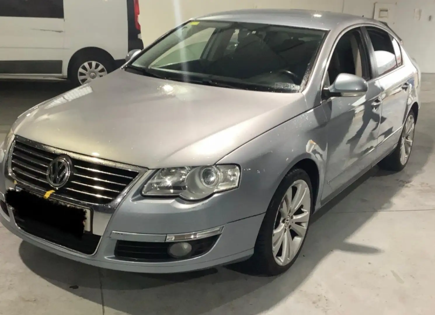 Volkswagen Passat 2.0TDI CR Advance Silber - 1
