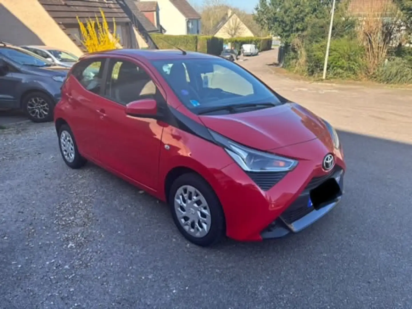 Toyota Aygo Aygo 1.0 VVT-i x-shift x-play x-app Rouge - 2