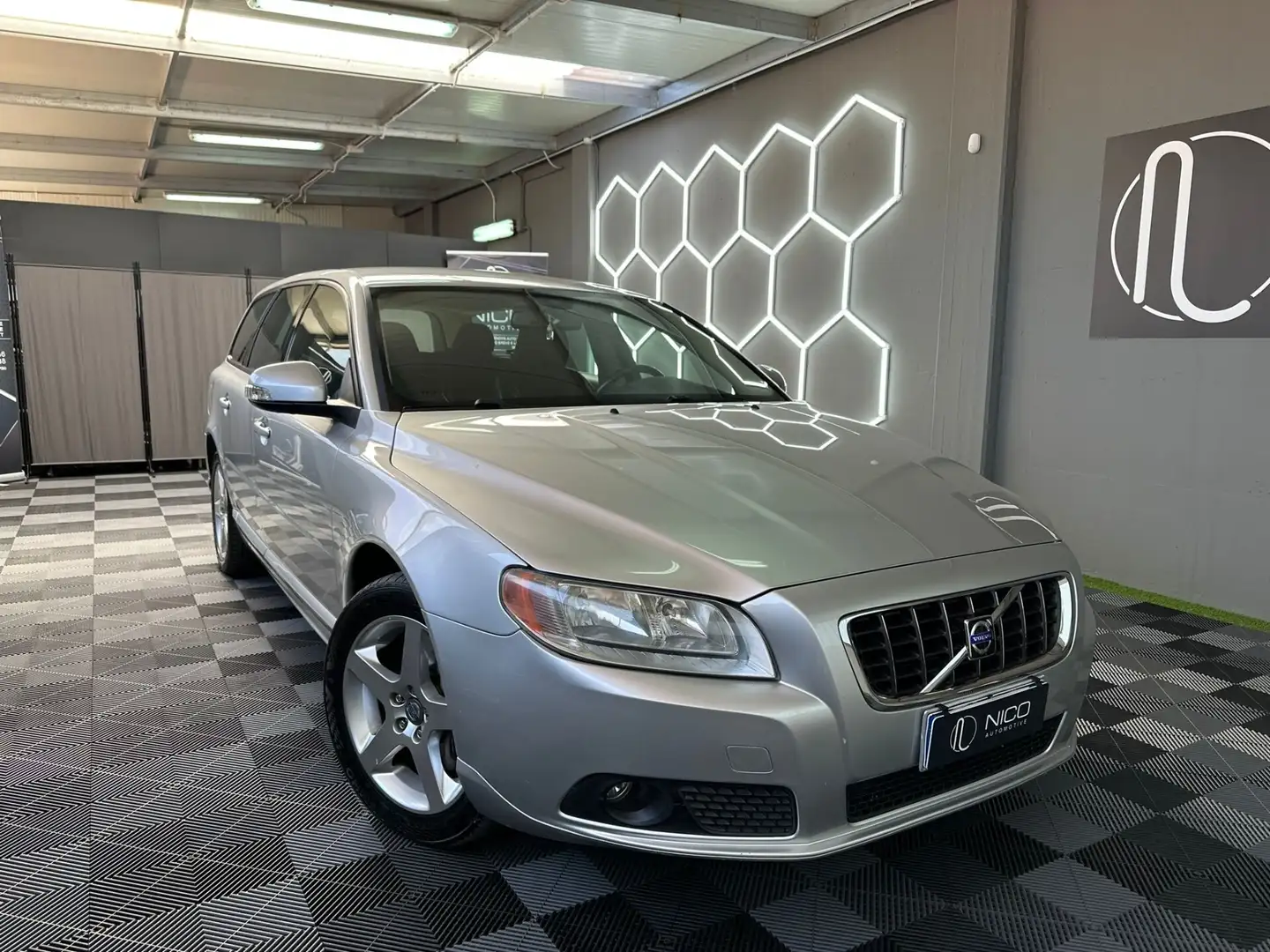 Volvo V70 2.4 D5 Momentum Grigio - 1