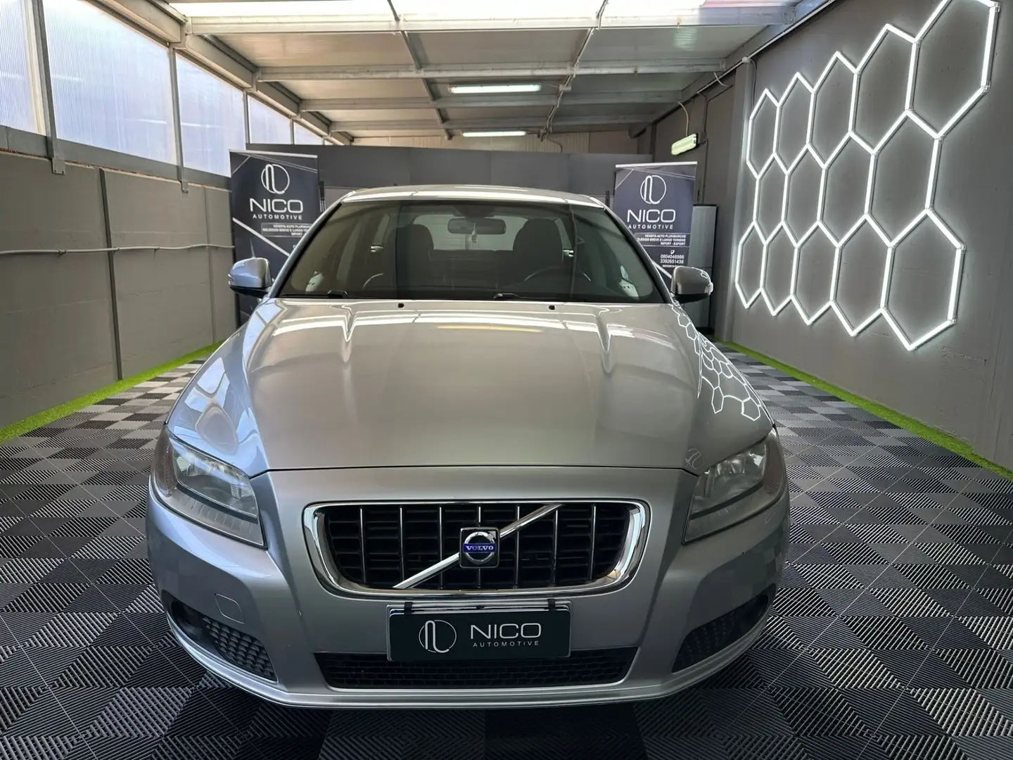 Volvo V70 2.4 D5 Momentum Grigio - 2