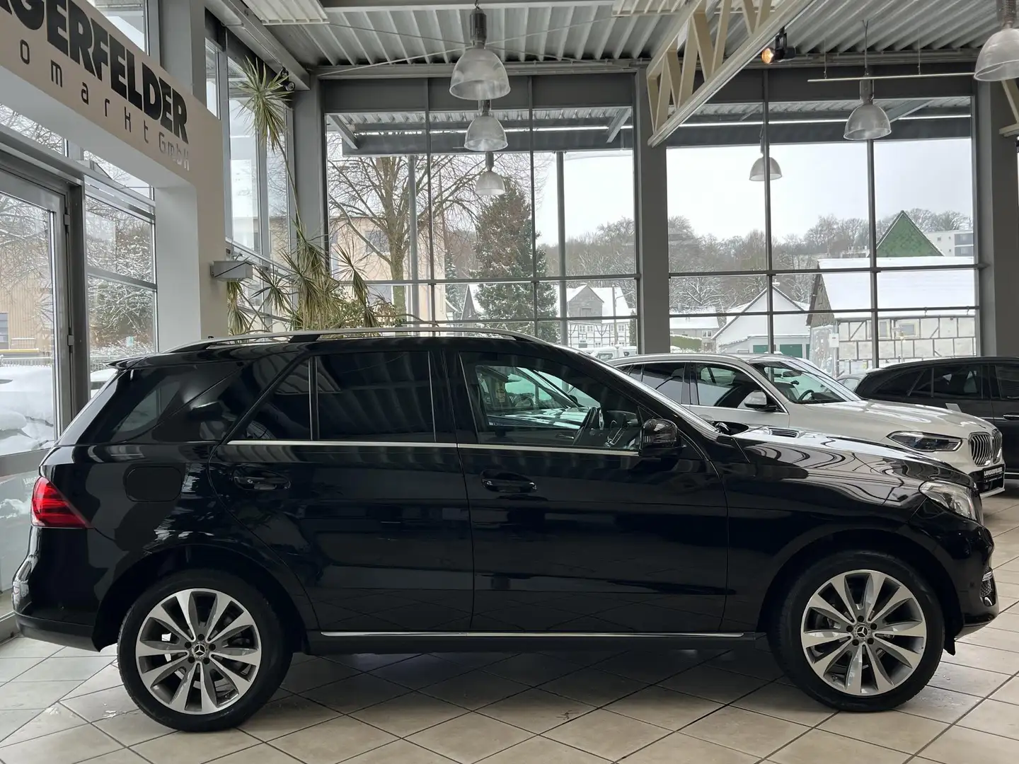 Mercedes-Benz GLE 400 GLE 400 SUV 4Matic SCHECKHEFT-MB|KAMERA|AHK|LED Schwarz - 2