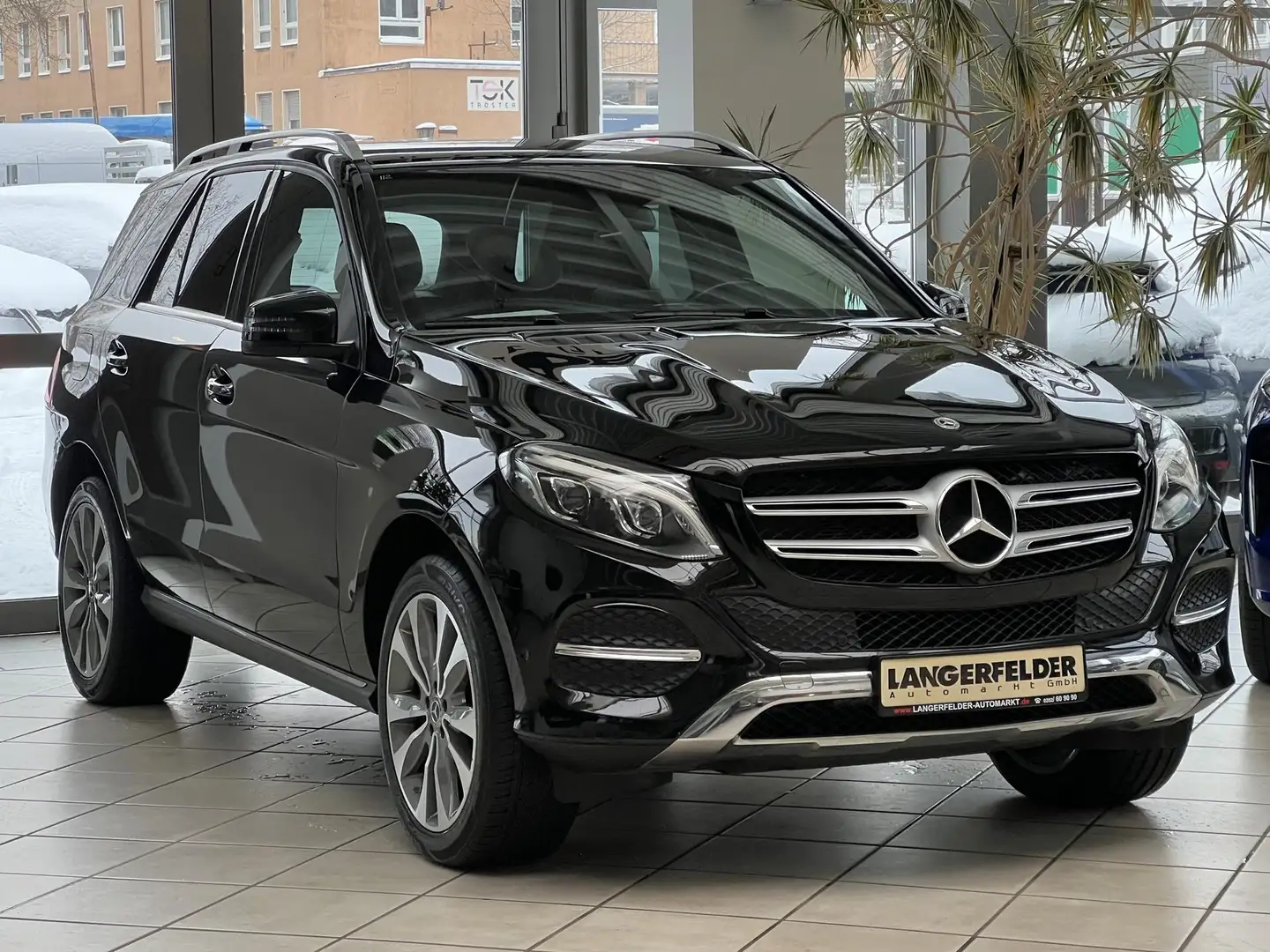 Mercedes-Benz GLE 400 GLE 400 SUV 4Matic SCHECKHEFT-MB|KAMERA|AHK|LED Schwarz - 1