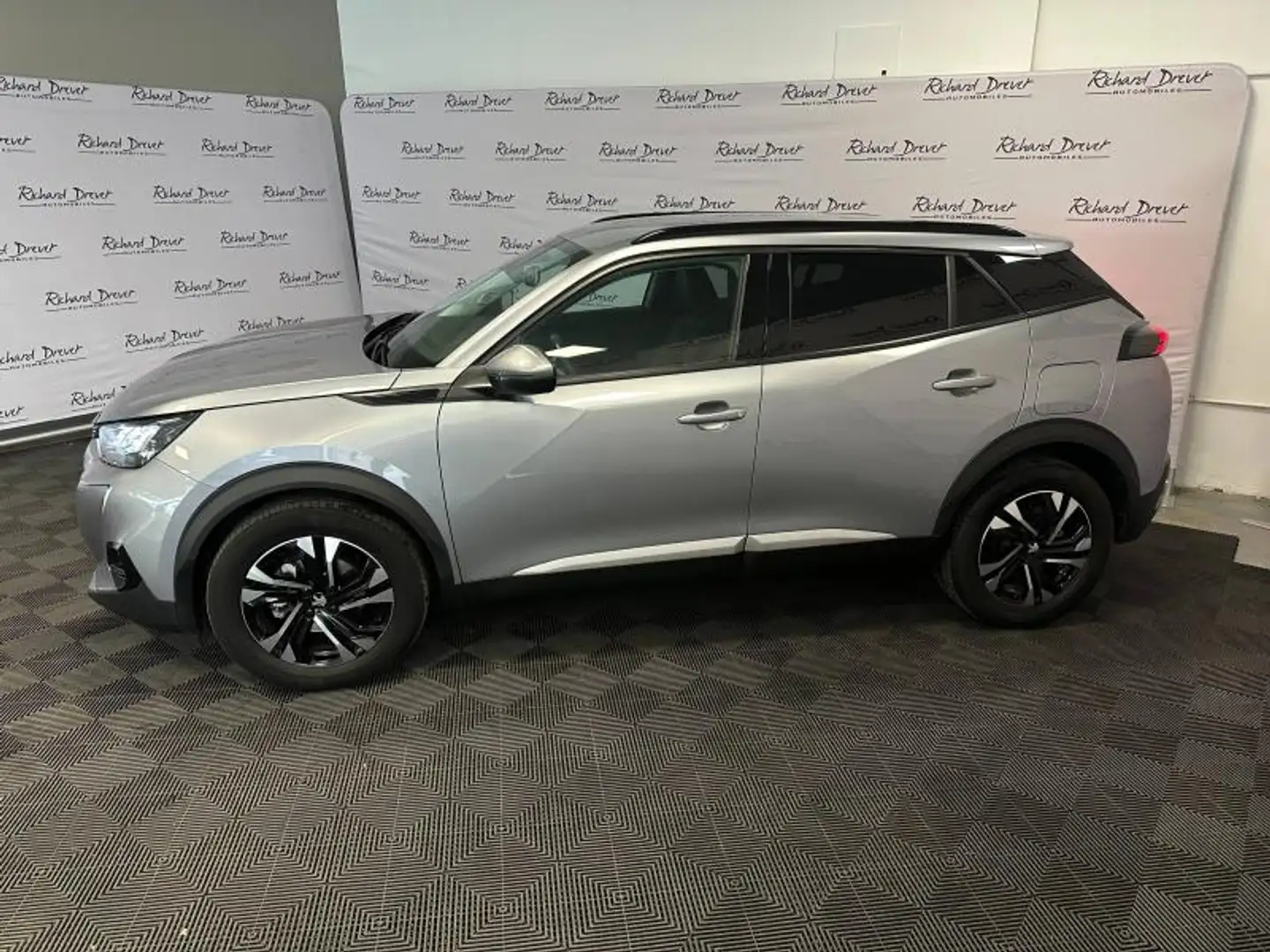 Peugeot 2008 1.2 PureTech 130ch S\u0026S Allure Gris - 2