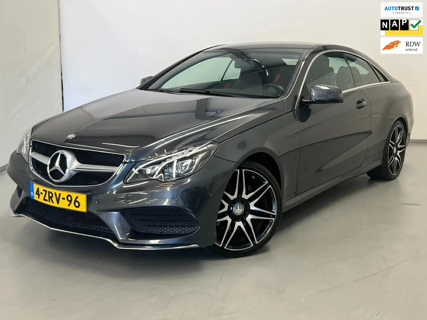Mercedes-Benz E 200 Coupé / AMG / NL-auto / 19" LM / Trekhaak Grijs - 1