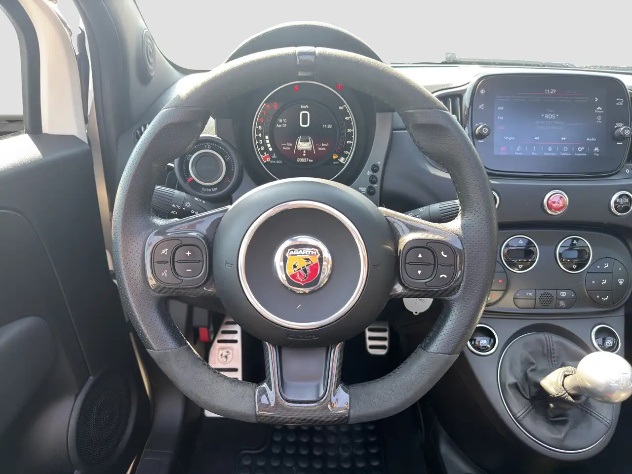 Abarth 695C 2024 — фото 10